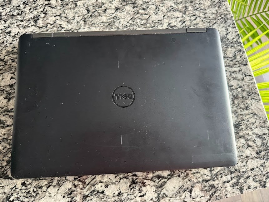 Dell Latitude 15 (15.6-inch) 2015 Laptop (E5550) i5-5200U/250GB HDD/8GB/10 Home
