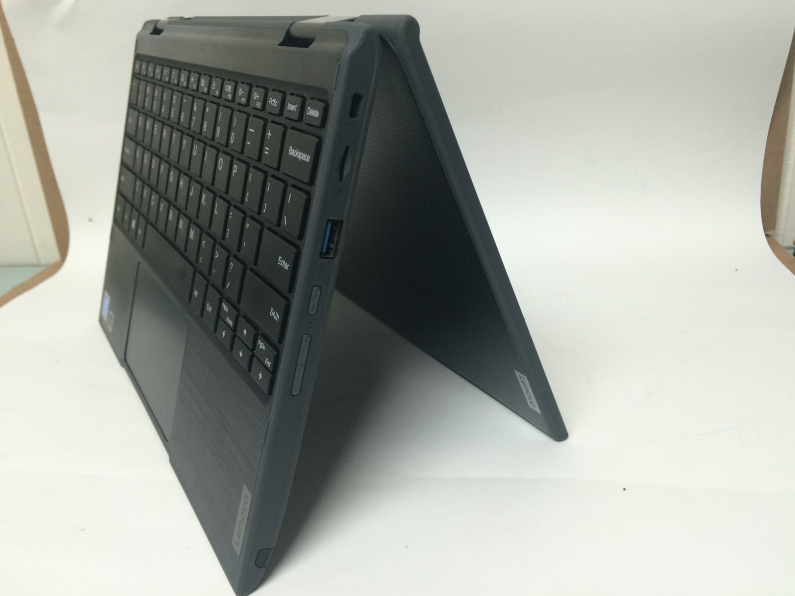 Lenovo 300e 2nd Gen Pentium N5000 1.10 GHz 8 GB 256 NVMe SSD Win 11 AC Adapter