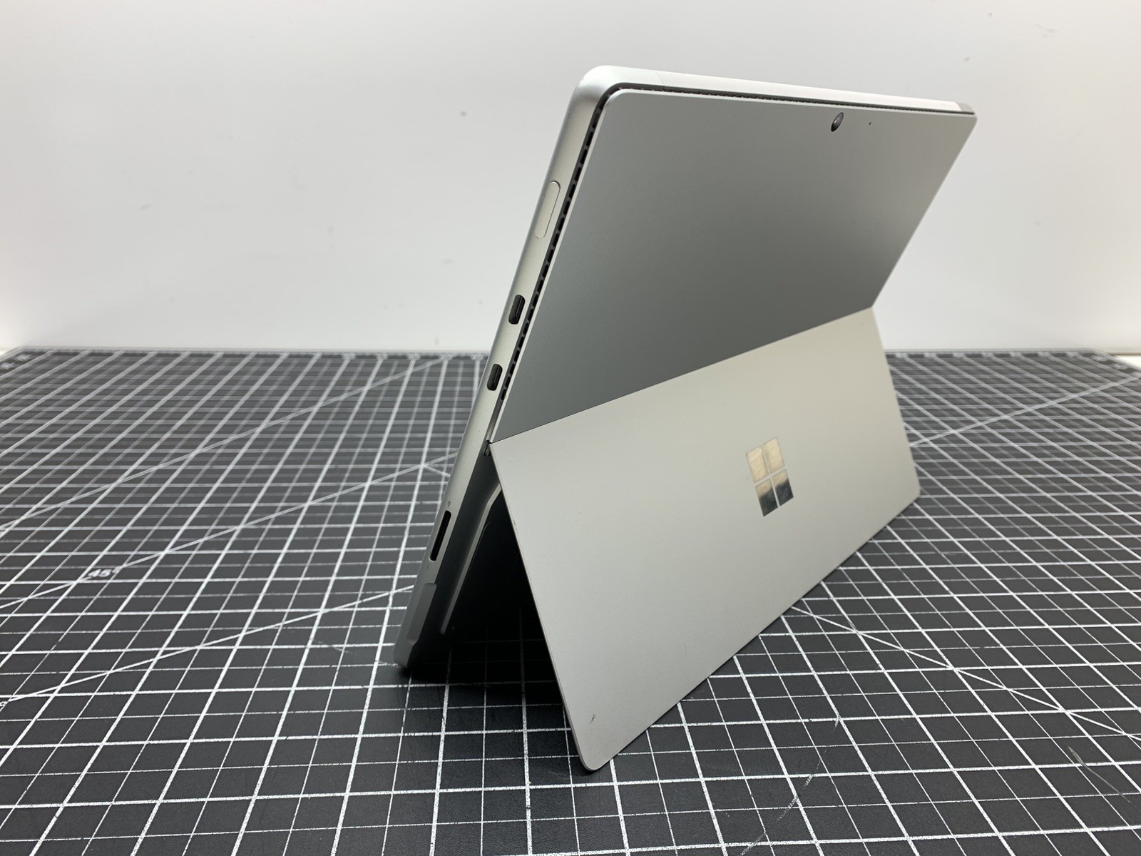 Microsoft SURFACE PRO 8 1983 | 8GB RAM, 128GB SSD | Unknown Specs | #P151
