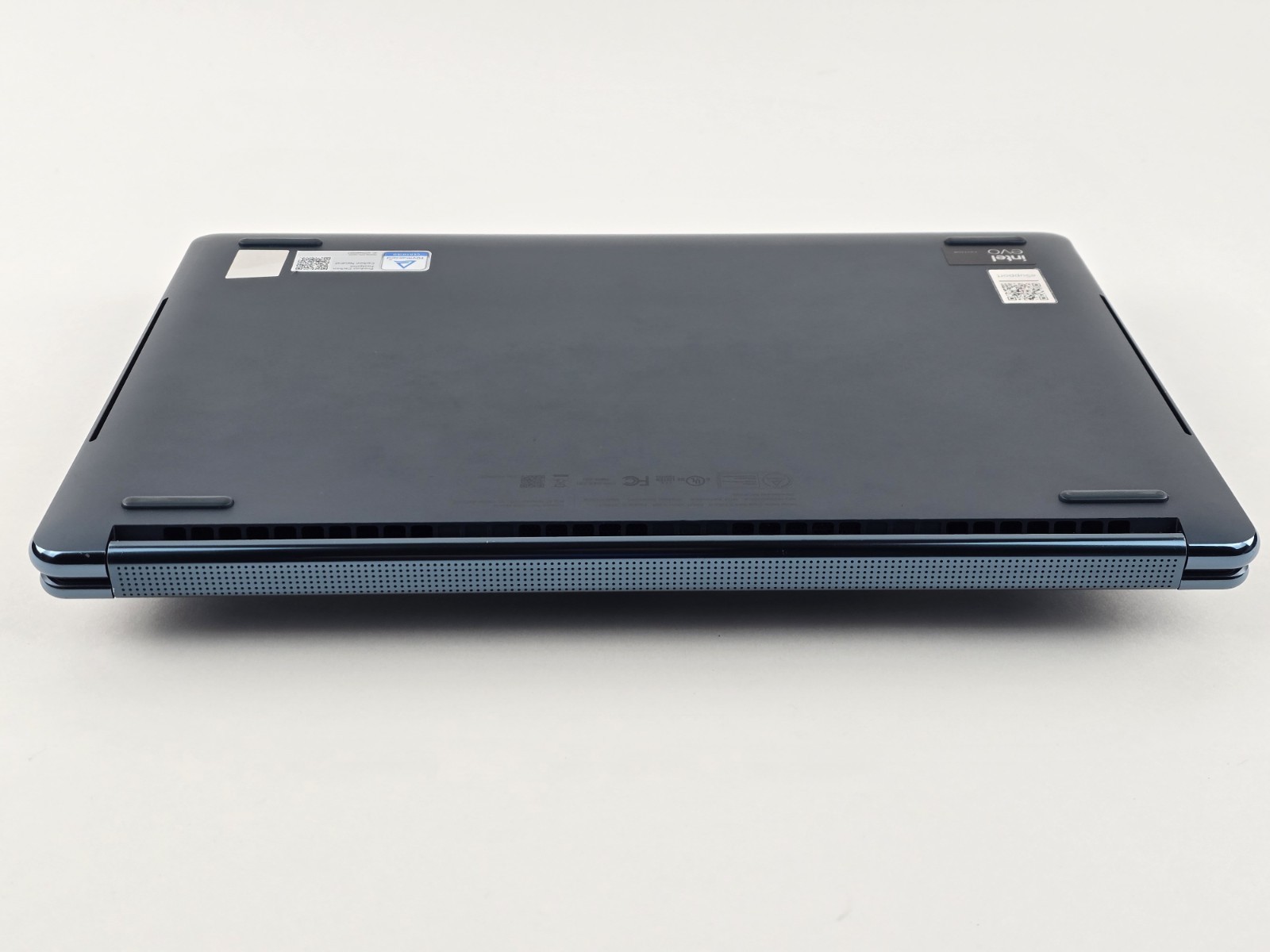 Lenovo Yoga Book 9i Dual 13.3″ 2.8K OLED Ultra 7 155U 16GB 1TB – Used READ