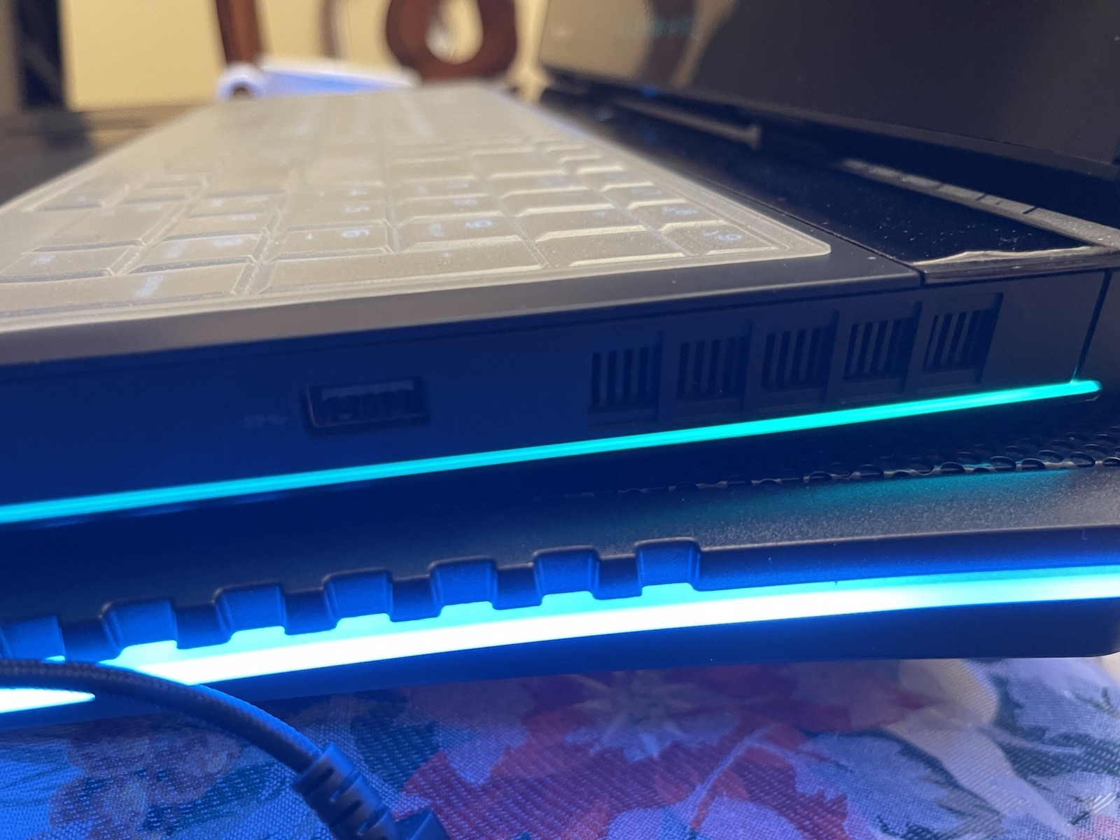 Alienware 17 R5 17in Gaming Laptop i7 8th Gen 16GB RAM GTX 1070 Win10