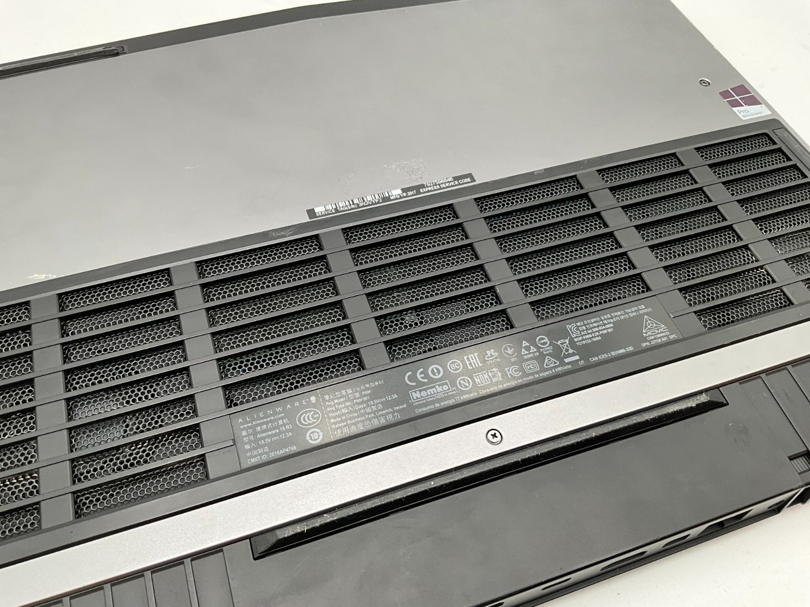 Alienware 15 R3 P69F001 i7-7700HQ 32GB 1TB GTX 1070 NO OS LAPTOP 15.6″ 3N3VYF2