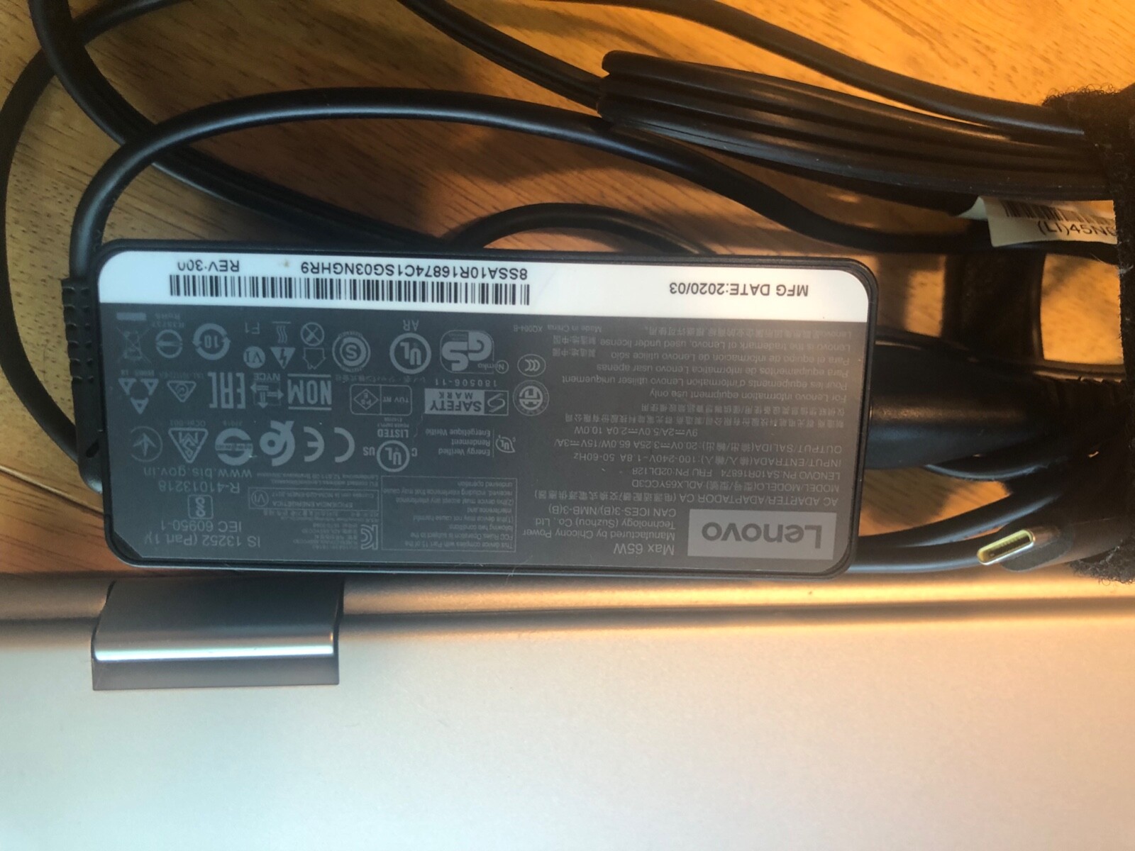 Lenovo Yoga C7400 14″ 256 GB SSD Intel Core i5 1.6 GHz 8 GB RAM Touch-Screen…