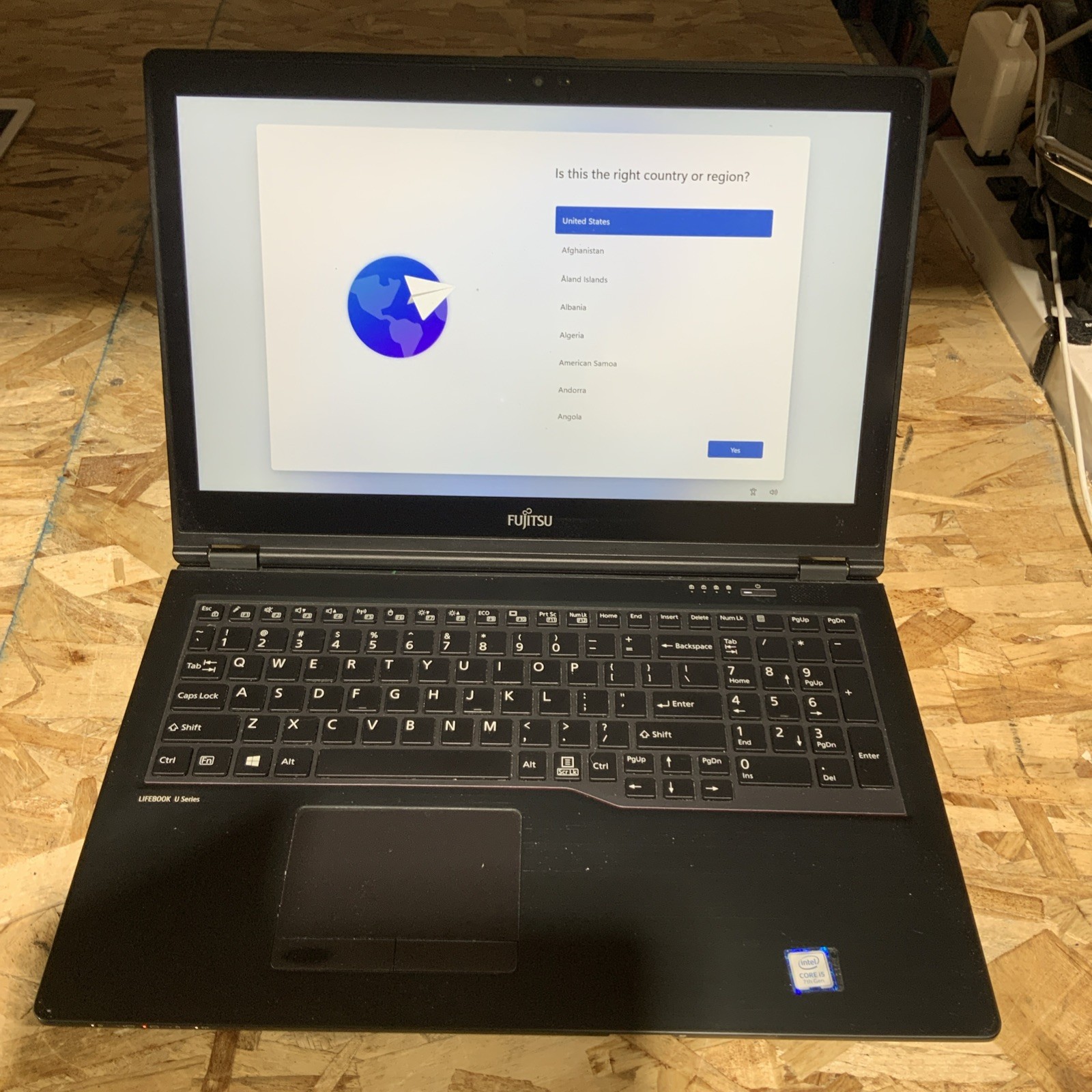 Fujitsu U757 i5-7200U Touch 8 GB DDR4 128GB NVME Win 11 15.5″ B103