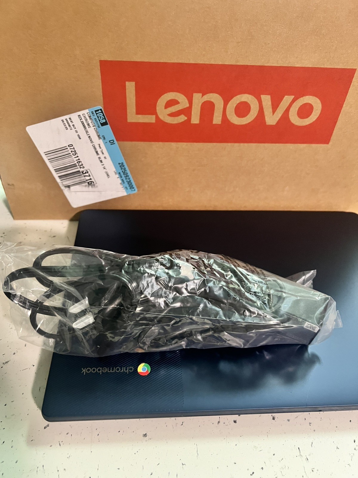 Lenovo IdeaPad Slim 3 Chromebook 14 in Full HD Intel Core i7 13th Gen Blue
