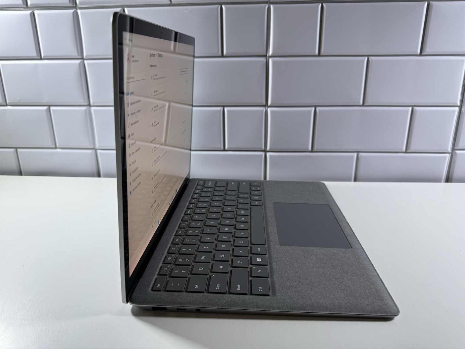 Microsoft Surface Laptop 5 13.5” 1950 Intel Core i7-1265U 16GB RAM 512GB NVME