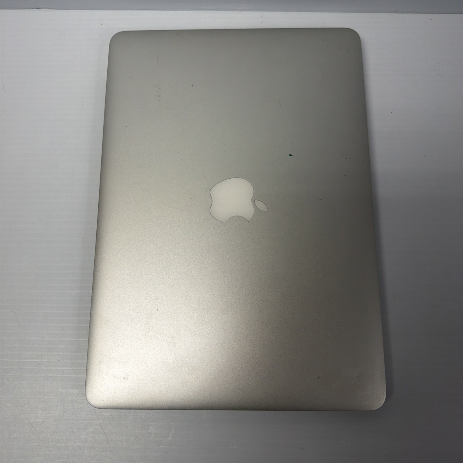 MacBook Pro 13″ A1502 EMC 2678 For Parts/Repair No SSD No Power