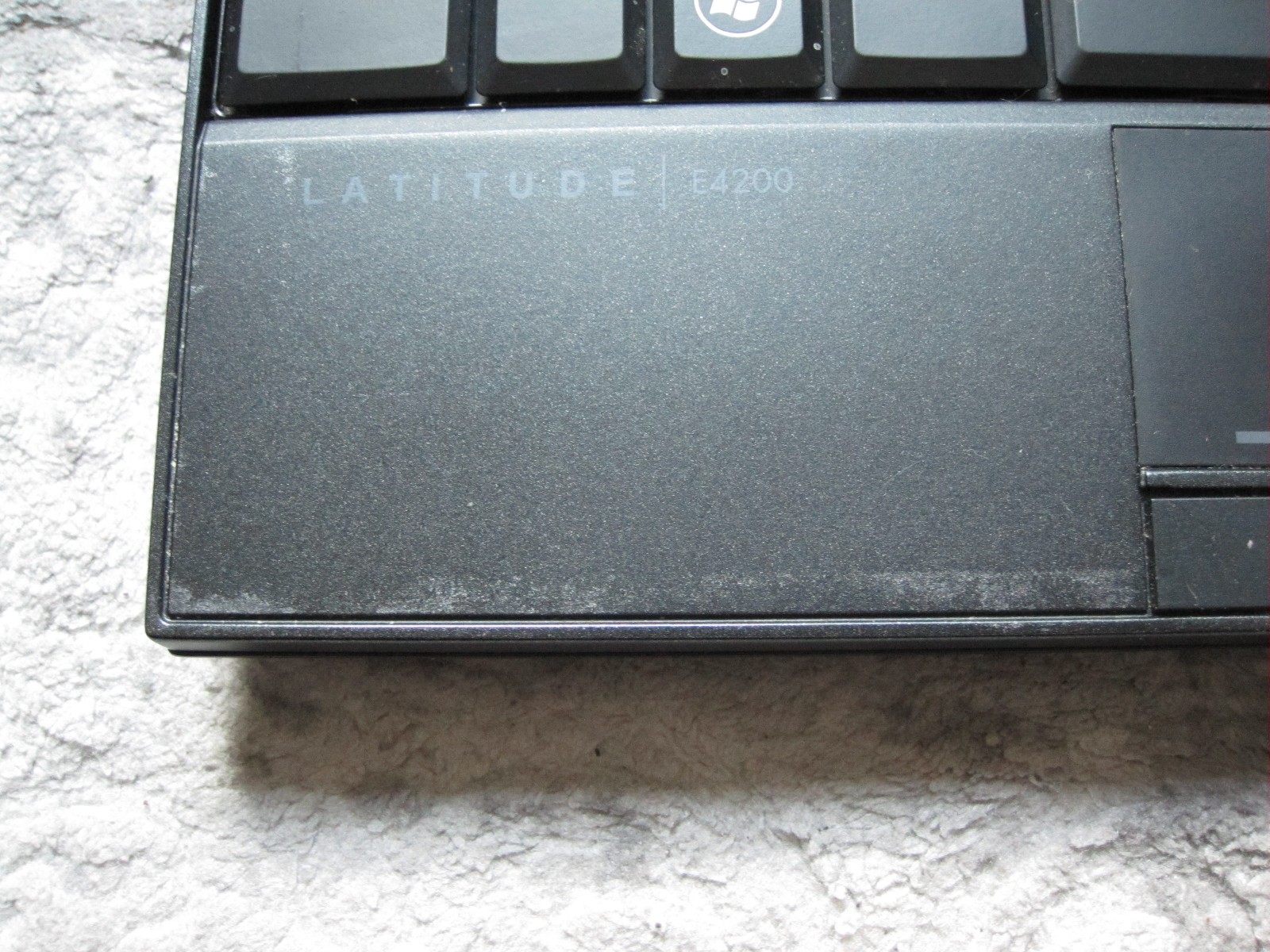 Dell Latitude E4200 Intel Core 2 DUO CPU U9600 @ 1.60GHZ / 2GB / 64GB Hard drive