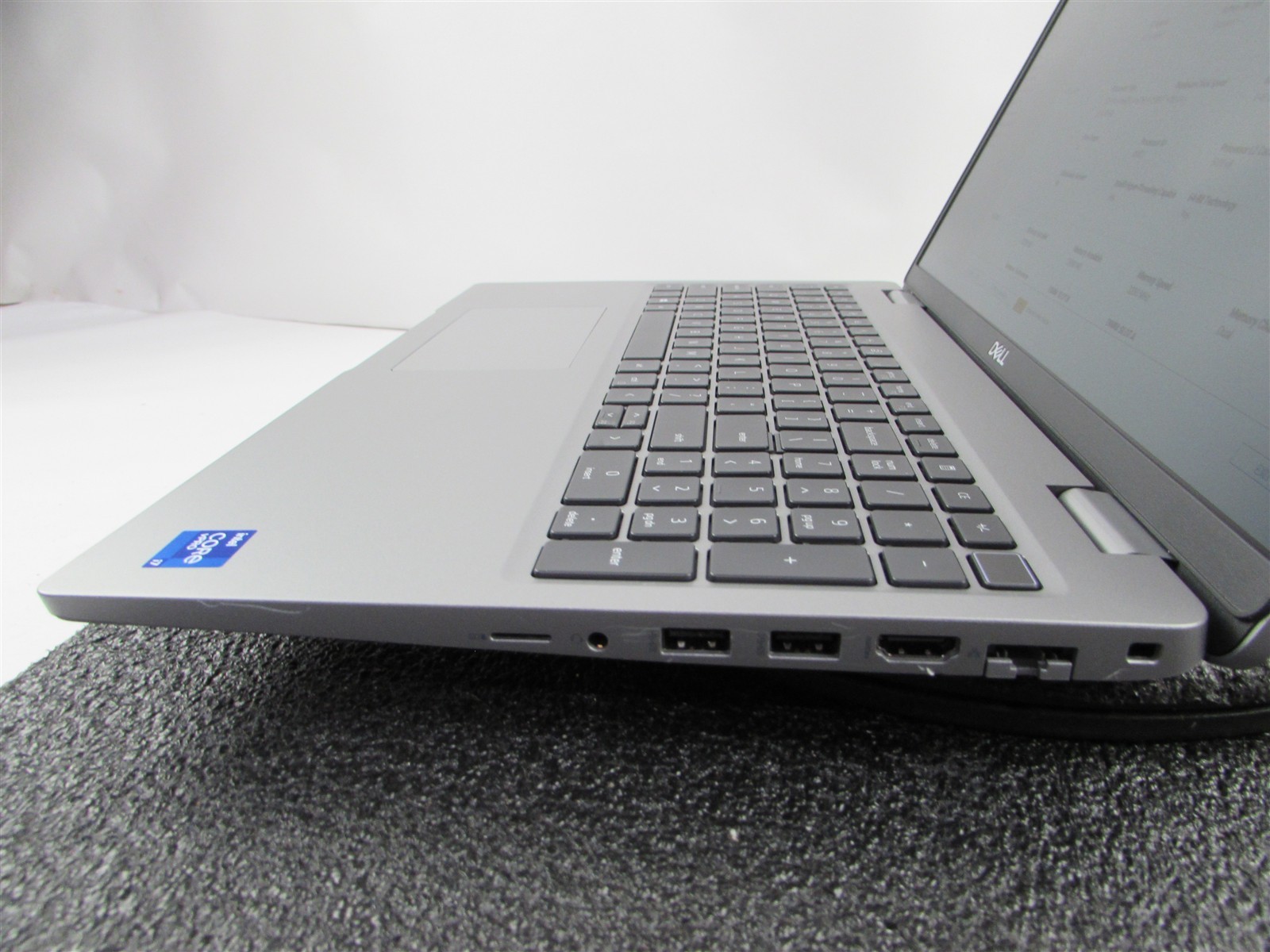 DELL LATITUDE 5520 1920X1080 FHD CORE I7-1185G7 NO SSD 4GB RAM NO O.S