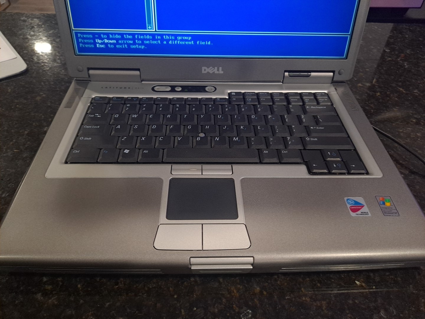 Dell Latitude D810 15″ Laptop Intel Pentium -BOOTS TO BIOS