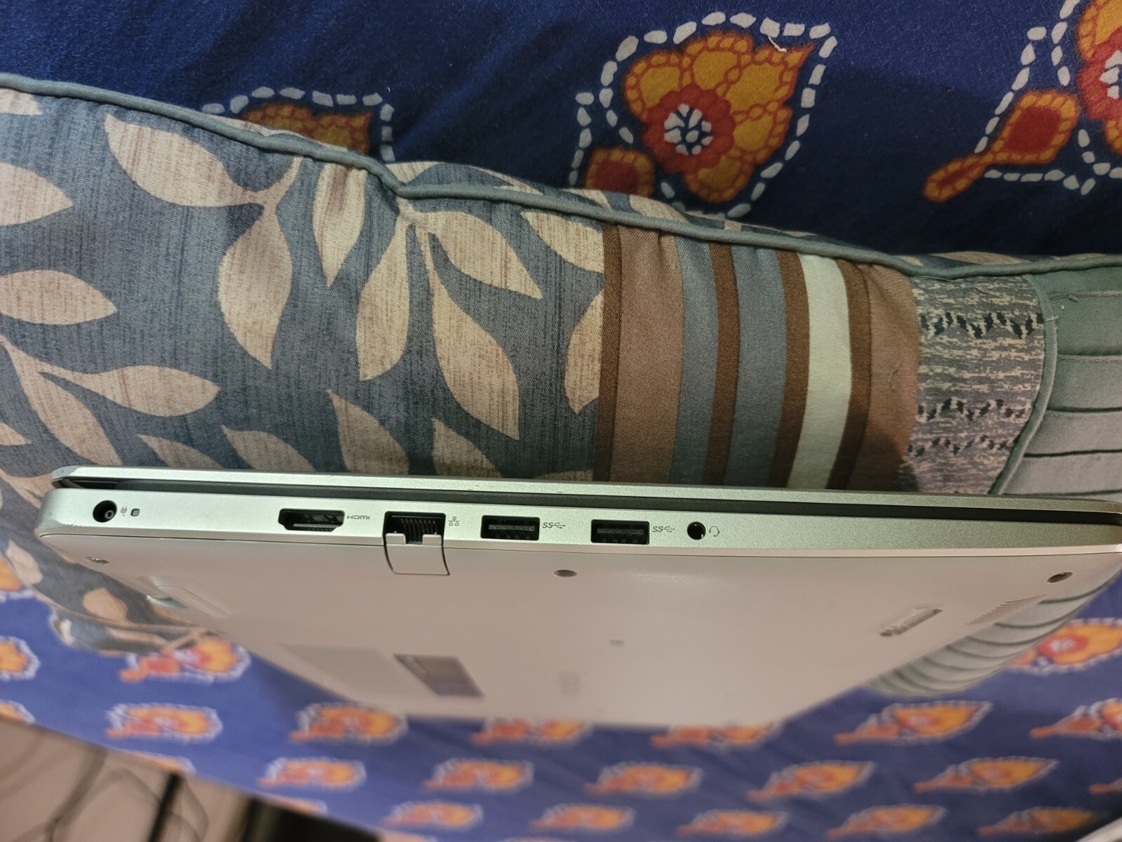 Dell Inspiron 15 5593 15.6″ Core i5 8 GB FHD RAM ALMOST BRAND NEW HOT HOT HOT!!!