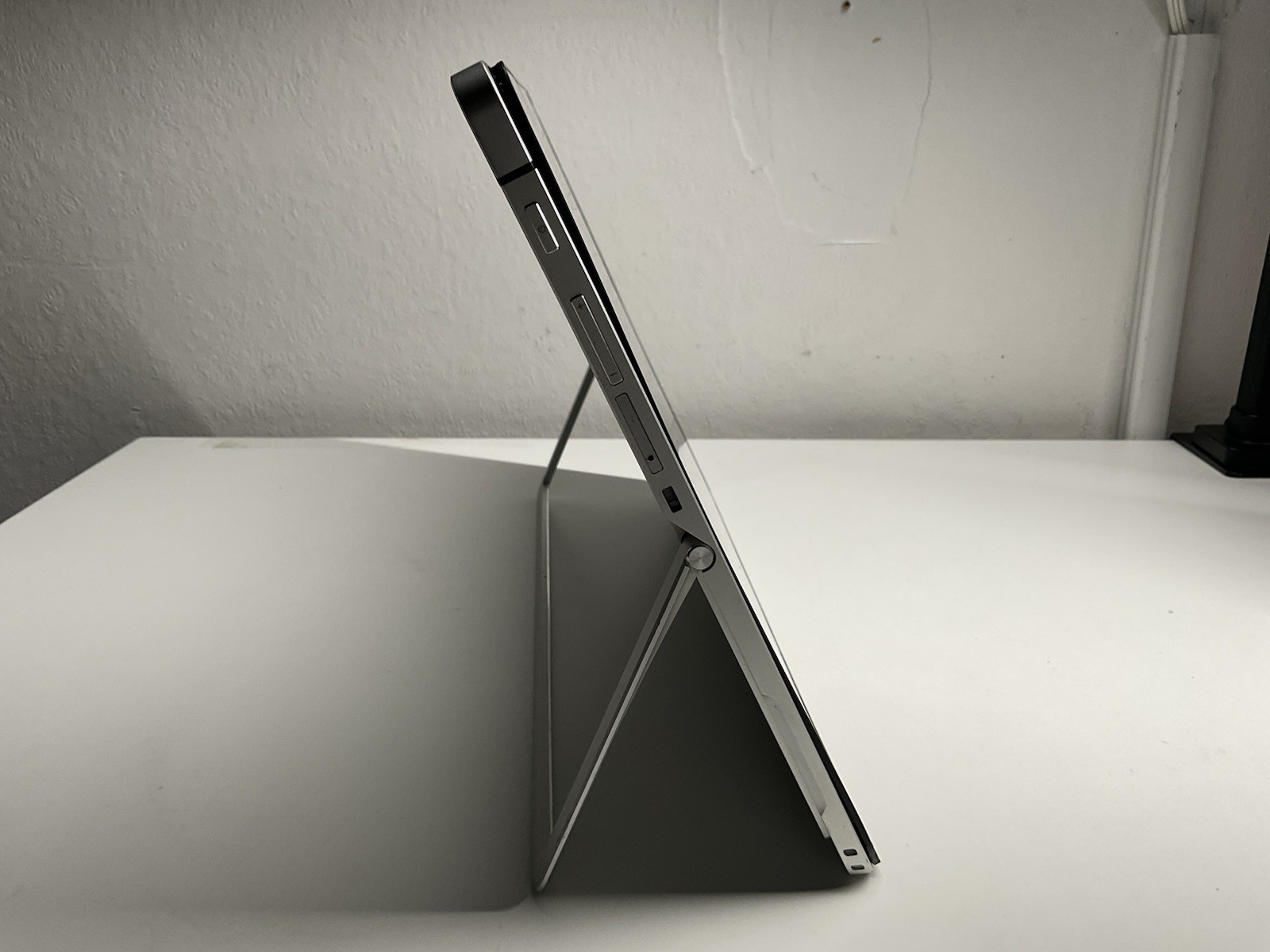 HP Elite X2 1012 G2 Tablet 12″ FHD I7-7600U 8GB *READ*