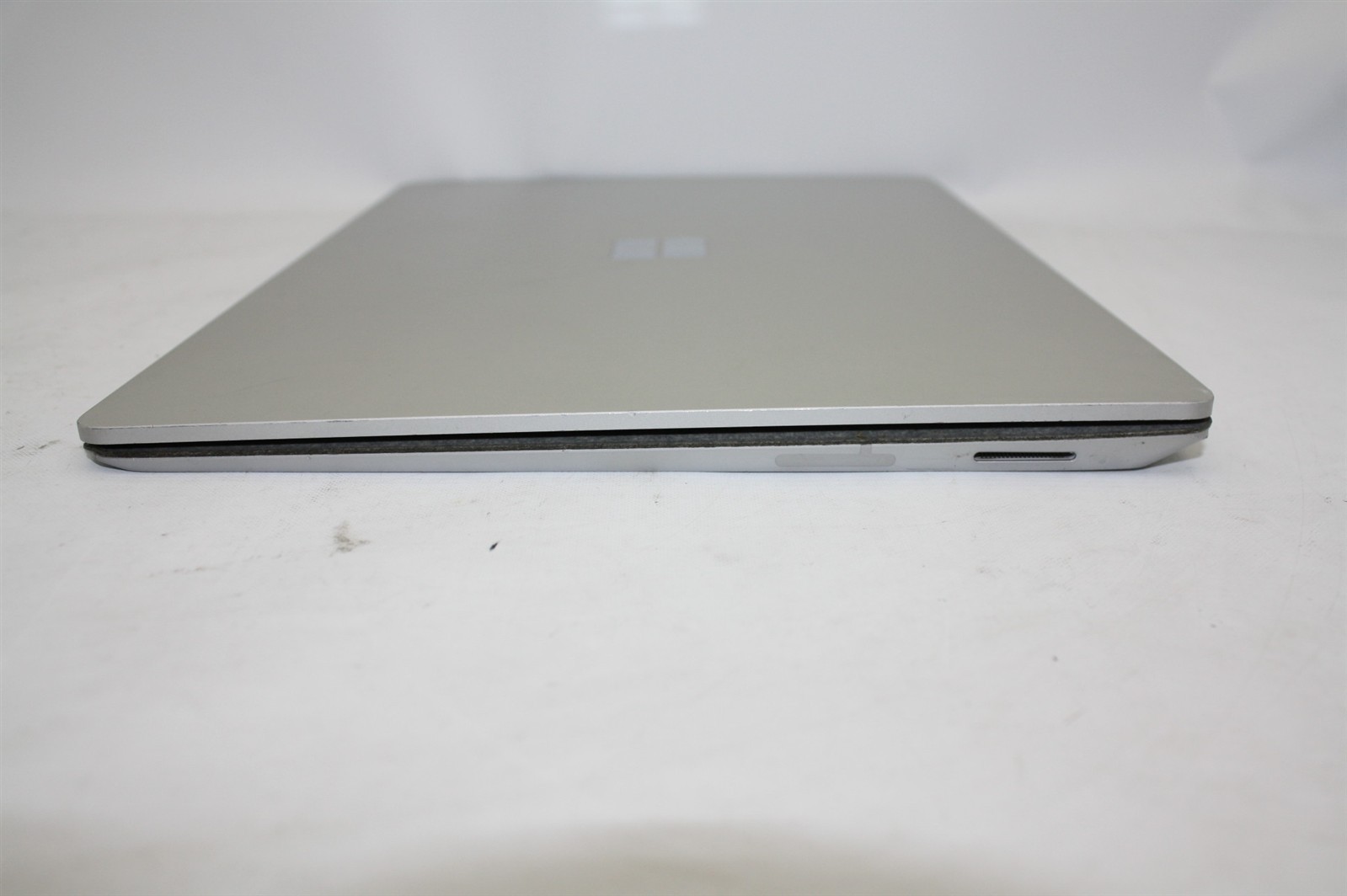 12.3″Microsoft Surface Laptop i5-7300 2.60GHz RAM 8GB NVMe 128GB/Cosmetic issue