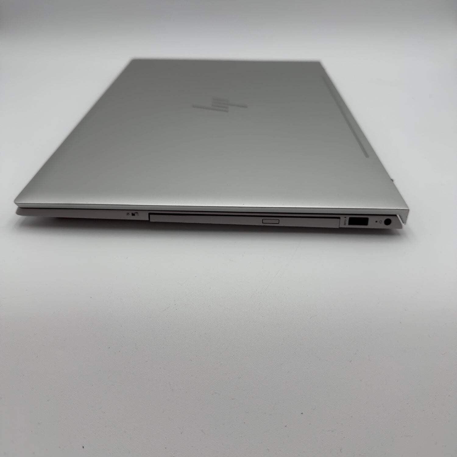 HP Envy 17-CE1003CA 17″ i7-10510U 16GB RAM 256GB SSD 1TB HDD GeForce MX250