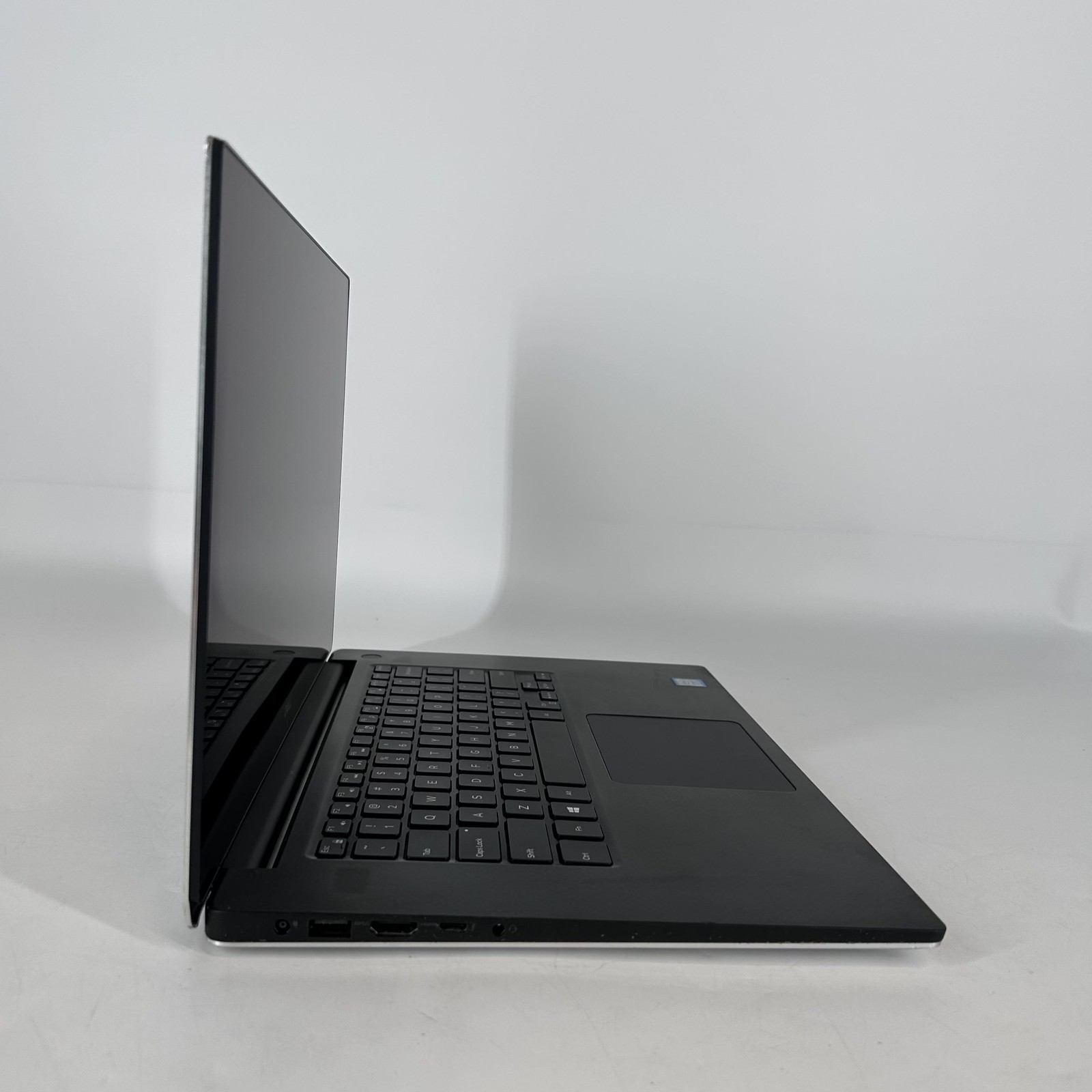 Dell XPS 15 9570 4K TOUCH i7-8750H 2.20GHz 32GB 1TB GTX 1050 Ti Max-Q BENT FRAME