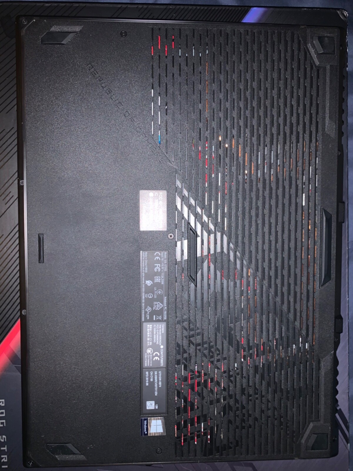 Asus ROG Strix Hero 3 17.3 gaming laptop RTX 2070 Core i7-9750H