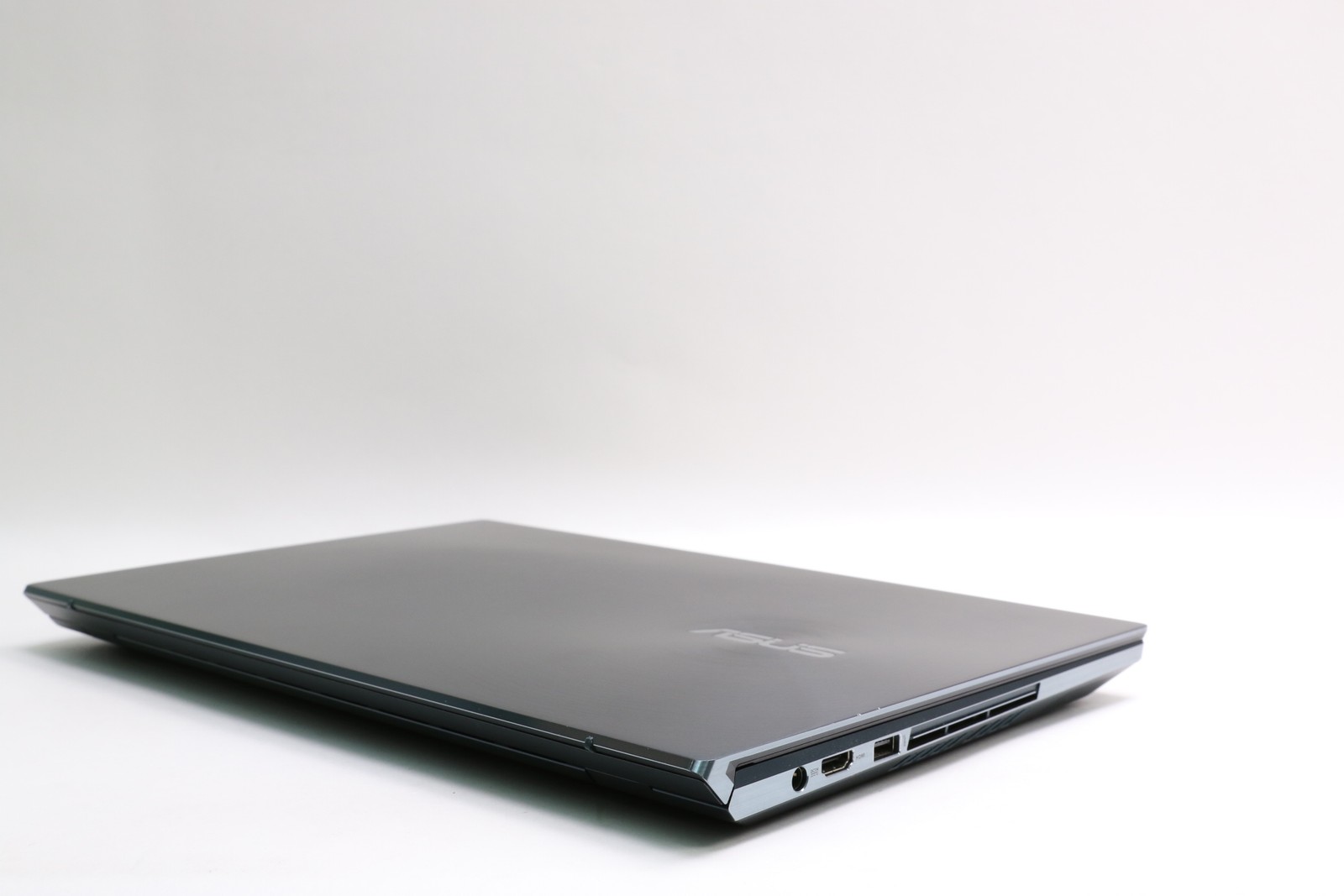 READ! 15″ Asus Zenbook Pro Duo UX581GV, i7-9750H, 16GB, 1TB