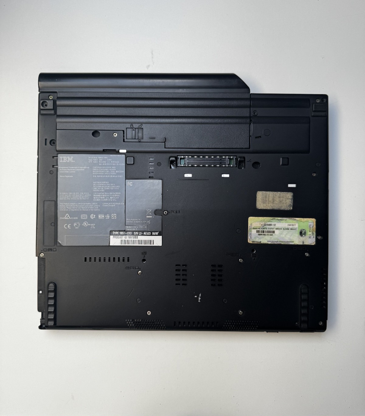14.1″ Lenovo/IBM ThinkPad T60 – Core 2 Duo T7200 2.0 Ghz, 4 GB RAM, 120 GB SSD