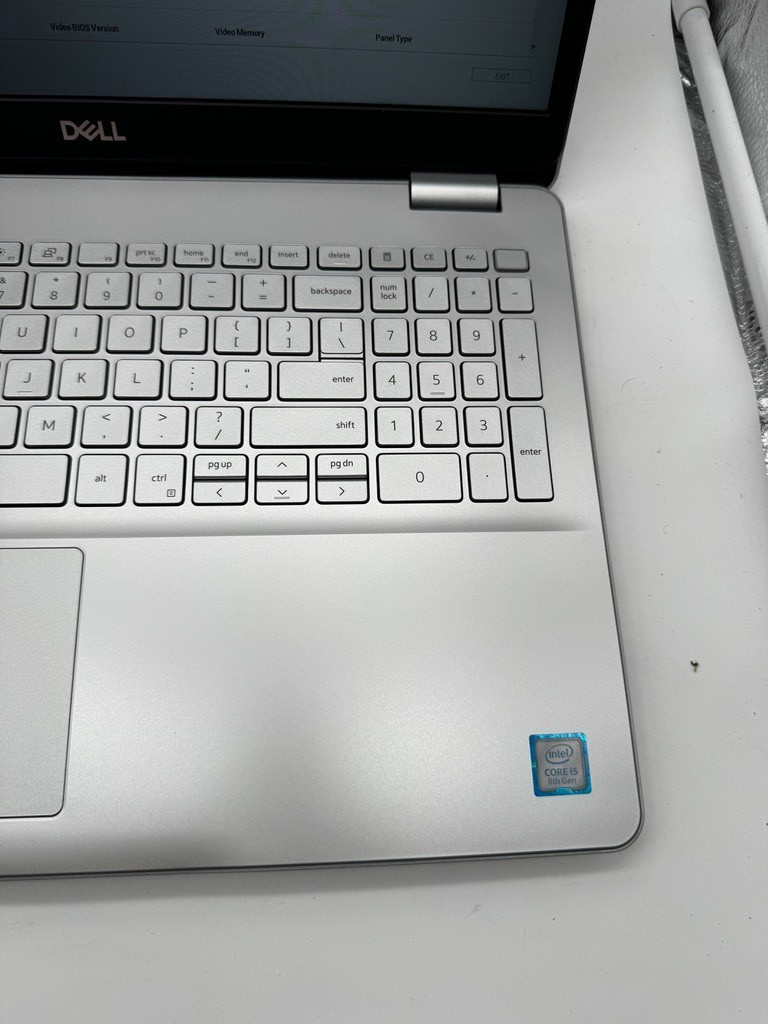 Dell Inspiron 15 5000 15.6″ i5 8th Gen 8GB 256GB SSD Win11 FHD Silver BATT DEAD