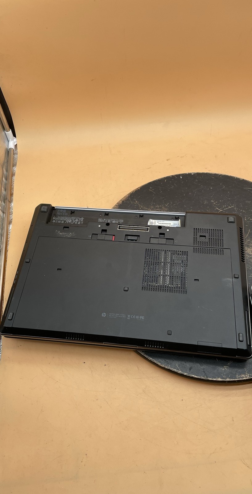 Compaq Presario V2000 14.1-inch & HP EliteBook 8760w 17.3-inch for Parts/Repair