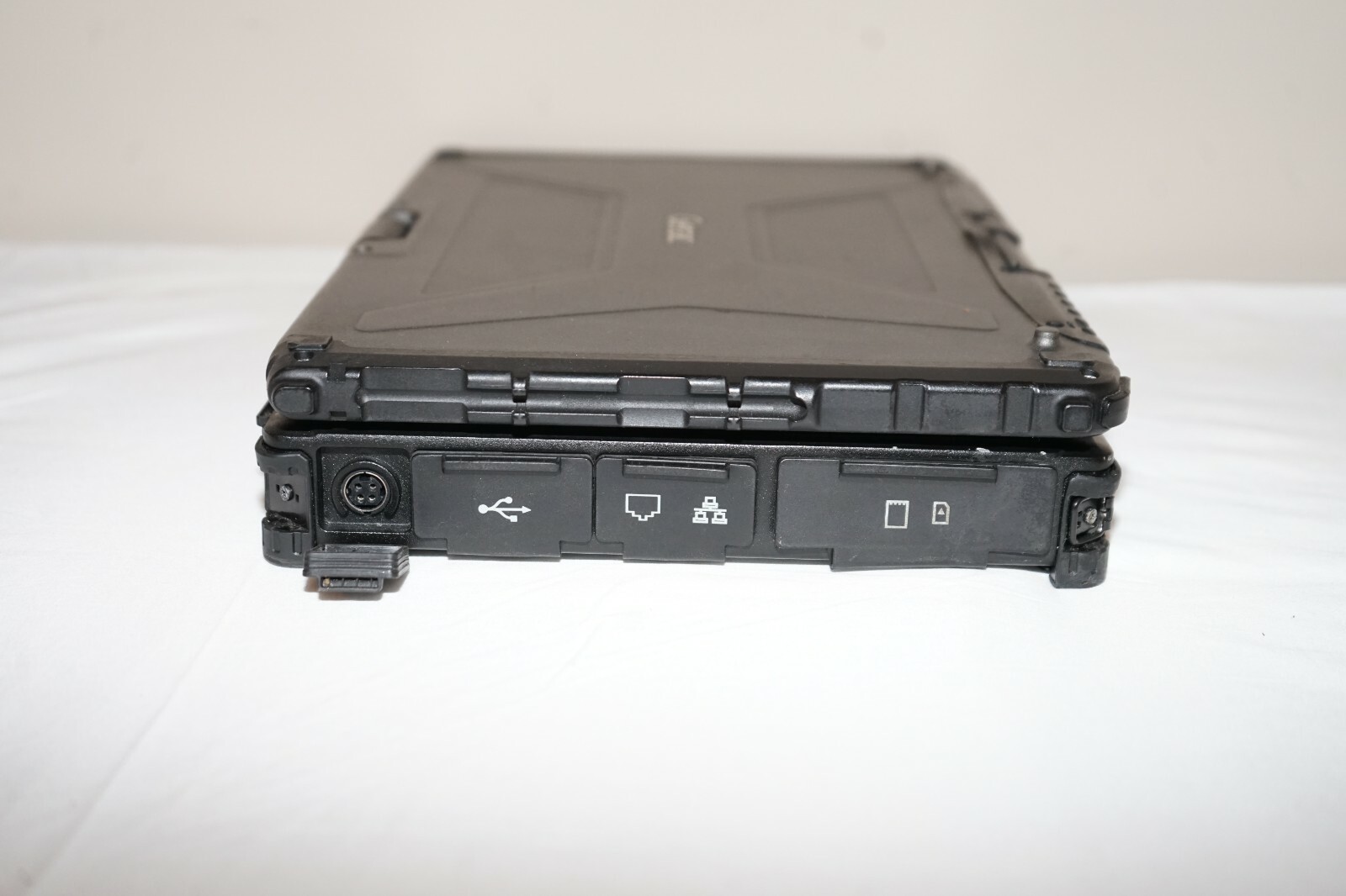 ^ Getac V200-G2 Intel Core i7-3520M @ 2.90GHz 4GB Ram 500GB HD No OS #C1265
