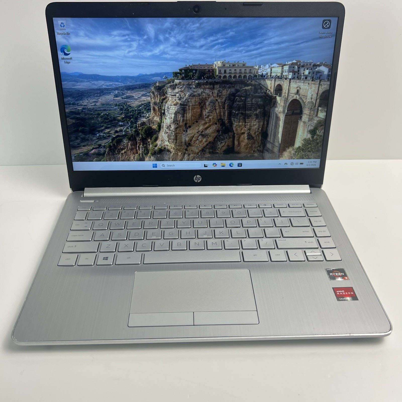 HP 14-dk1032wm 14″ FHD Laptop Ryzen 3 3250U 2.6GHz 128GB SSD 4GB RAM w/ Charger
