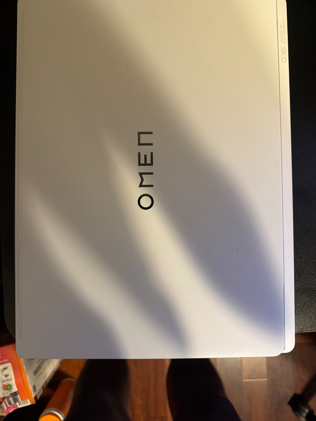 White hp omen max 16 RTX 5060 16gb of ram 240hz display
