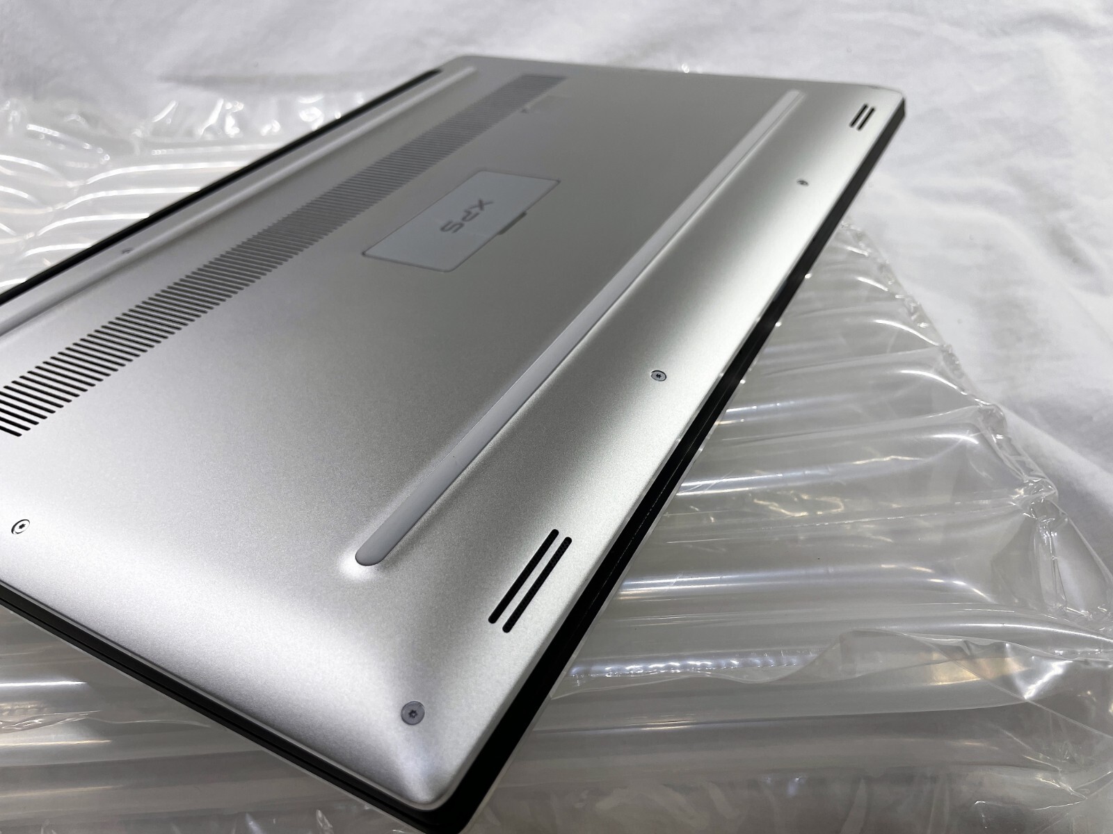 Dell XPS 15 7590 | i9-9980HK 2.4GHz | 4K UHD OLED | 64GB | 1TB