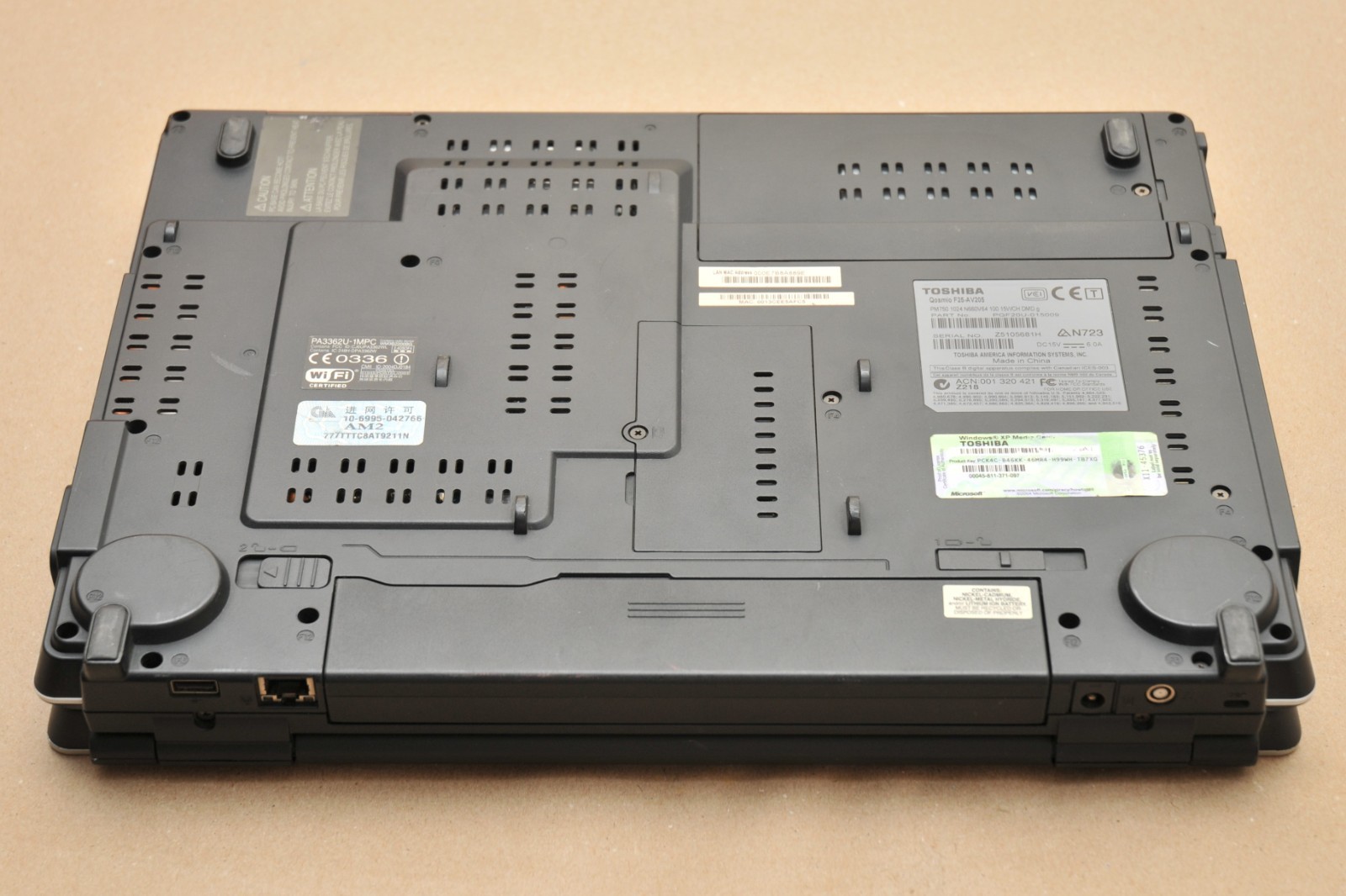 Toshiba Qosmio F25-AV205 Pentium M GeForce 6600 Go 64GB SSD 1GB RAM NO OS