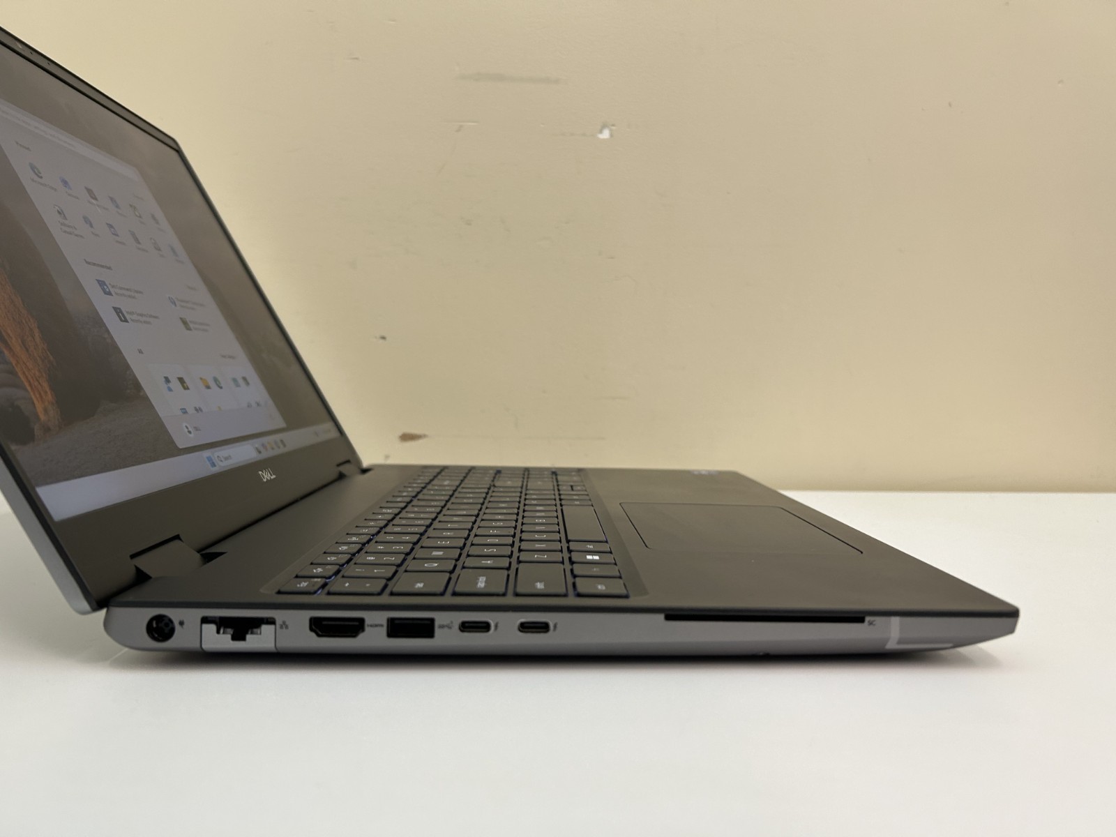 Laptop Dell Precision 7680 16″ Core i7-13850HX 128GB RAM 2TB SSD RTX 2000 Win 11