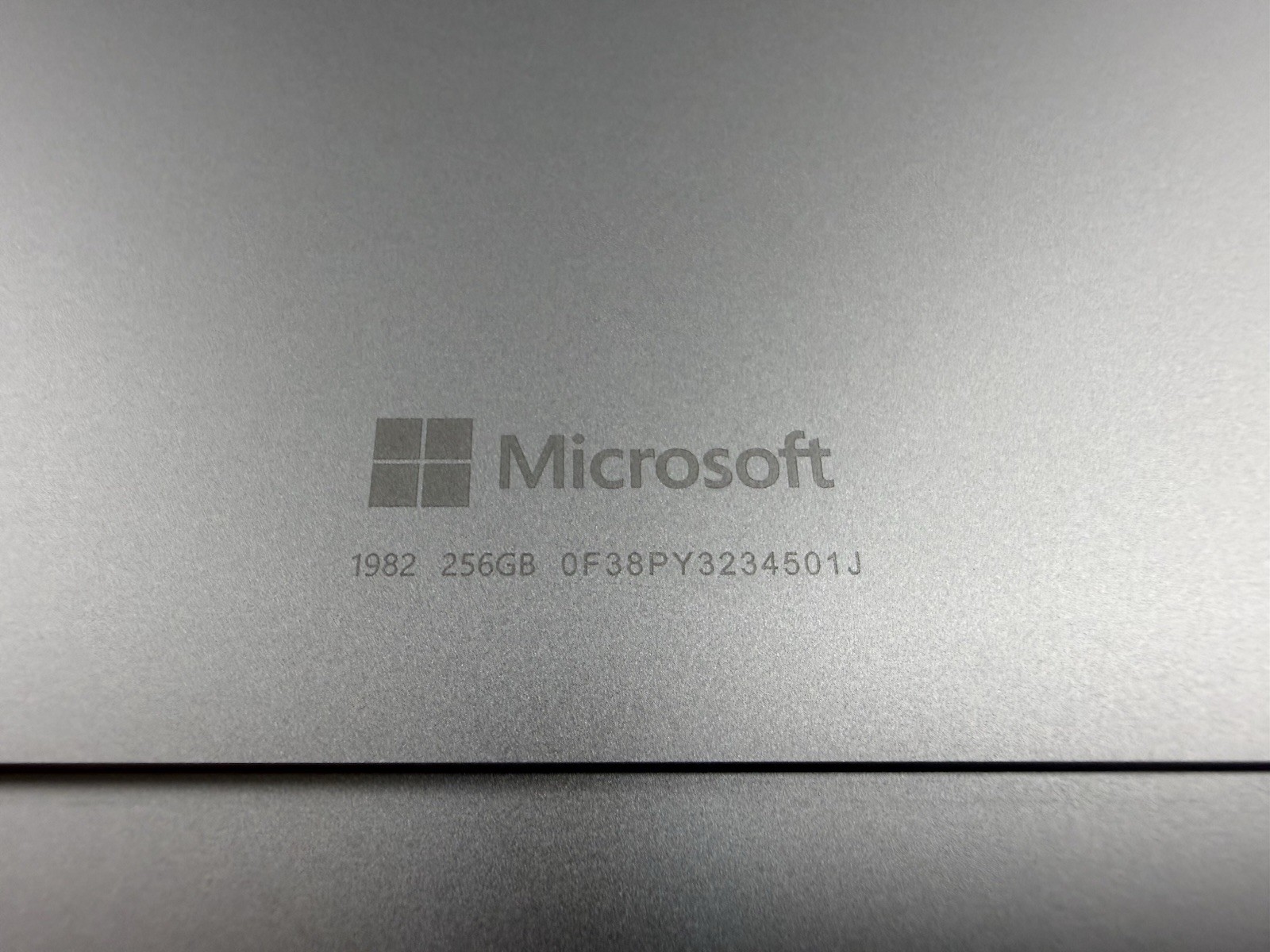 Microsoft Surface Pro 8 (1982) i5-1145G7 – 16GB RAM – 256GB 120Hz – Win 11 Pro