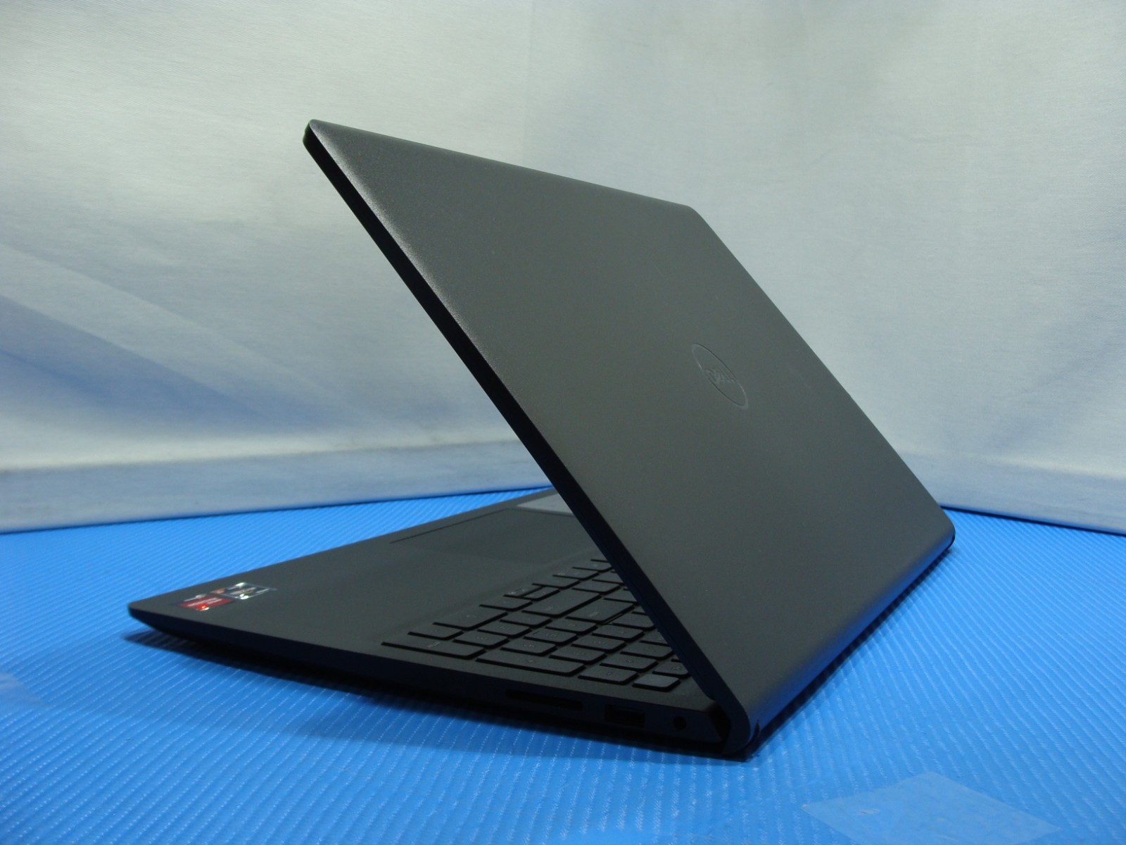 Dell Inspiron 15 3525 15.6”FHD 120hz AMD Ryzen 7 5700U 1.8GHz 16GB 1TB +Charger