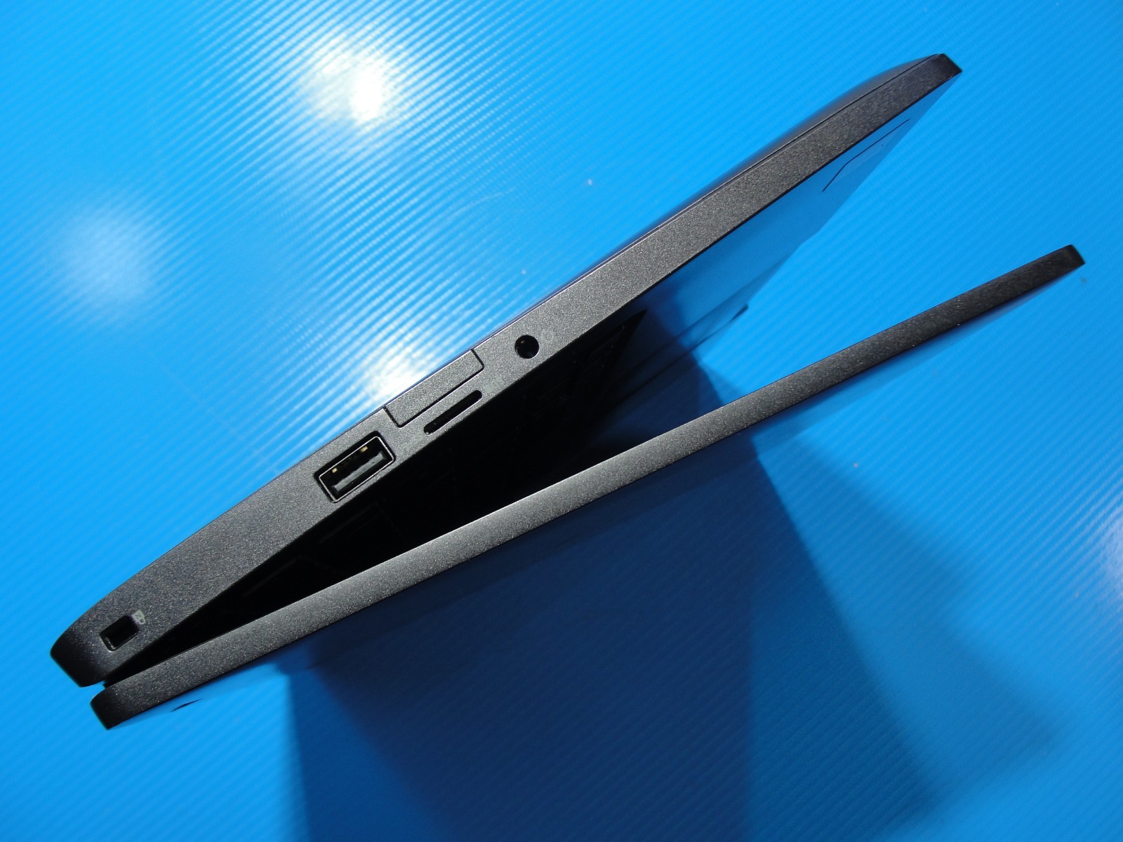 Dell Latitude 5300 2-in-1 13.3”FHD TOUCH Core i7-8665U 1.9GHz 16GB RAM 512GB SSD