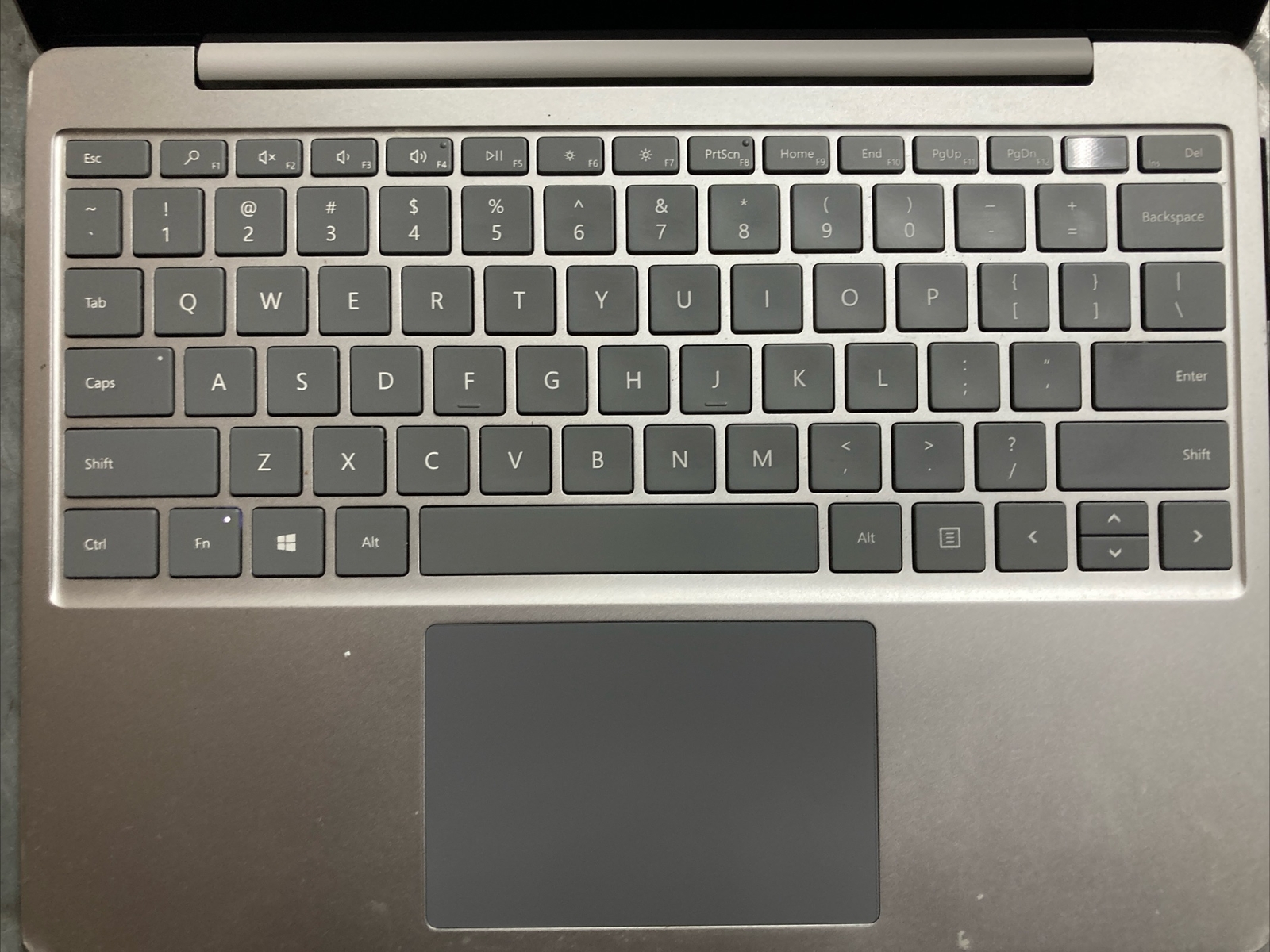 Microsoft Surface Go 1943 Core i5-1035G1 1.00GHz 8GB RAM 256GB SSD WIN 10 PRO