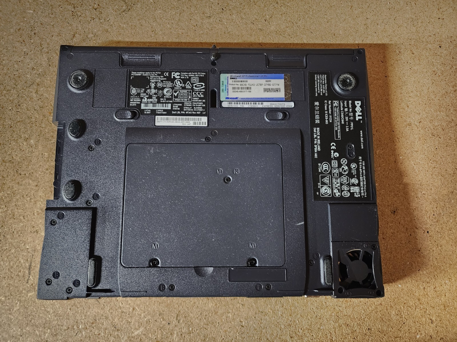 Dell Latitude C640 Pentium 4 Mobile 2.2GHz 512MB RAM No HDD/OS/Caddy Radeon GPU