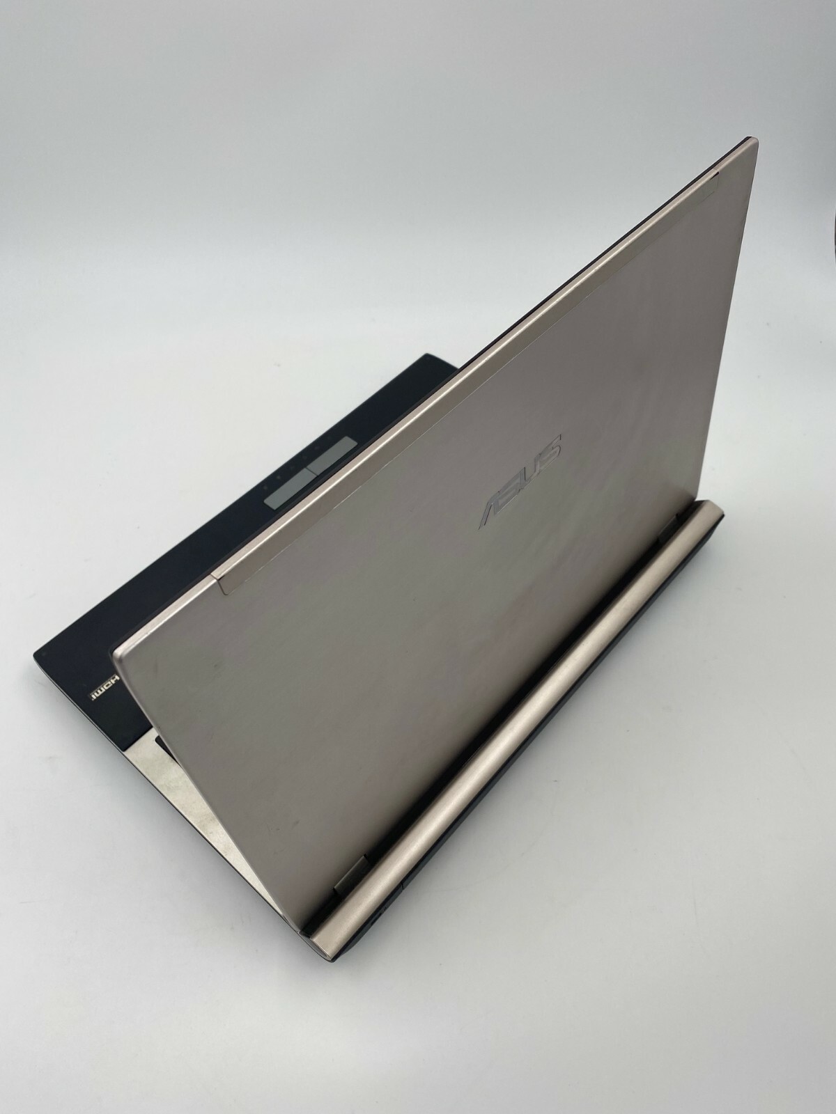 Asus U56E laptop, Intel core I5, 8 GB RAM, 500 GB HDD.