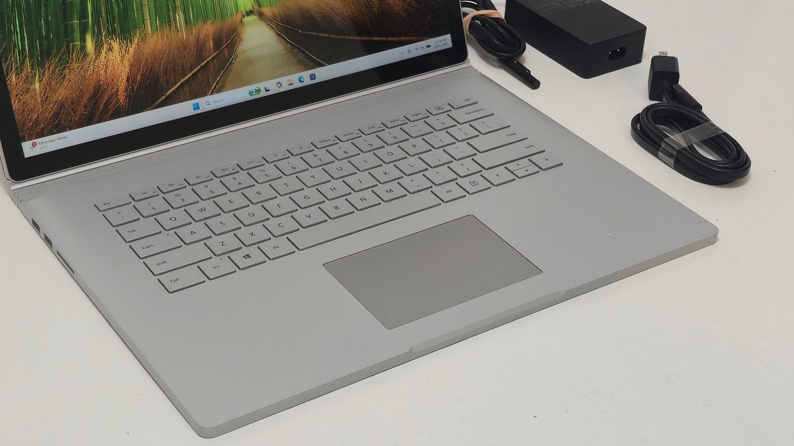 Surface Book 3 15″ (1899) i7-1065G7 32GB RAM 1TB SSD GTX 1660 GPU 6GB GDDR6