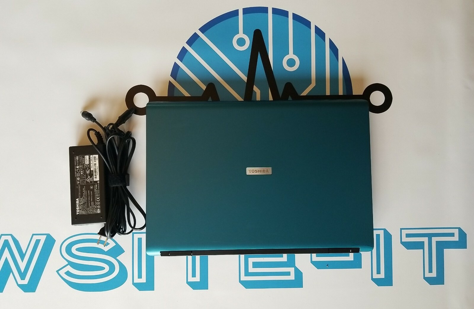 Toshiba Satellite P100 17.1″ Laptop Centrino Duo T2500 2.00GHz 1GB RAM No HD 49W