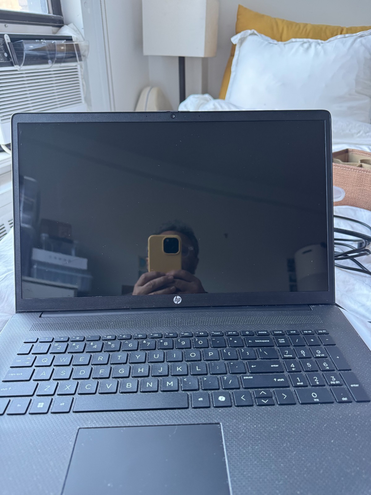 HP 17t-cn300 CTO 17″ Laptop-Non-Working–Parts/Repair–Includes HP Charger