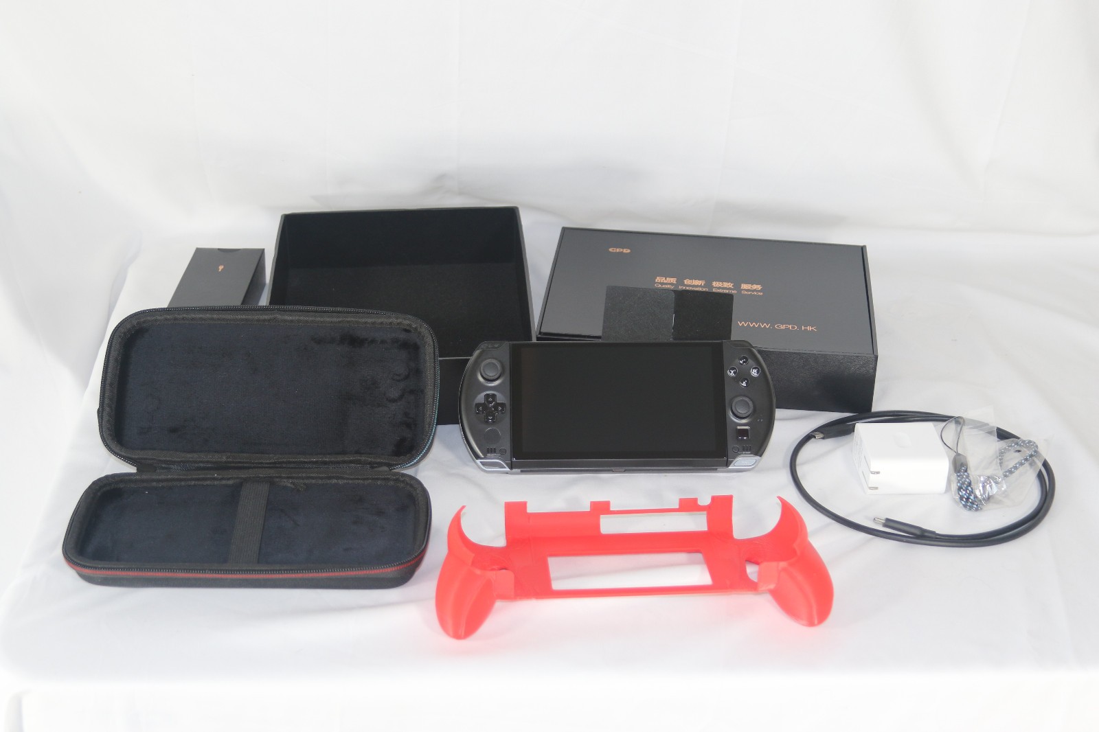GPD Win 4 2023 7640U Handheld Gaming PC 16gb/1tb SSD