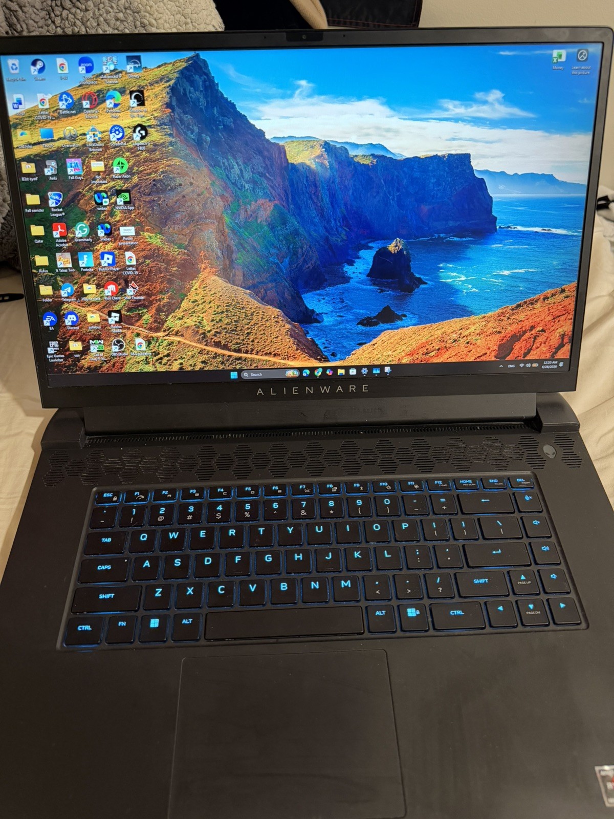 Alienware m17 R5 Gaming Laptop – RTX 3060 – Ryzen 7 – 24GB RAM – 1TB SSD