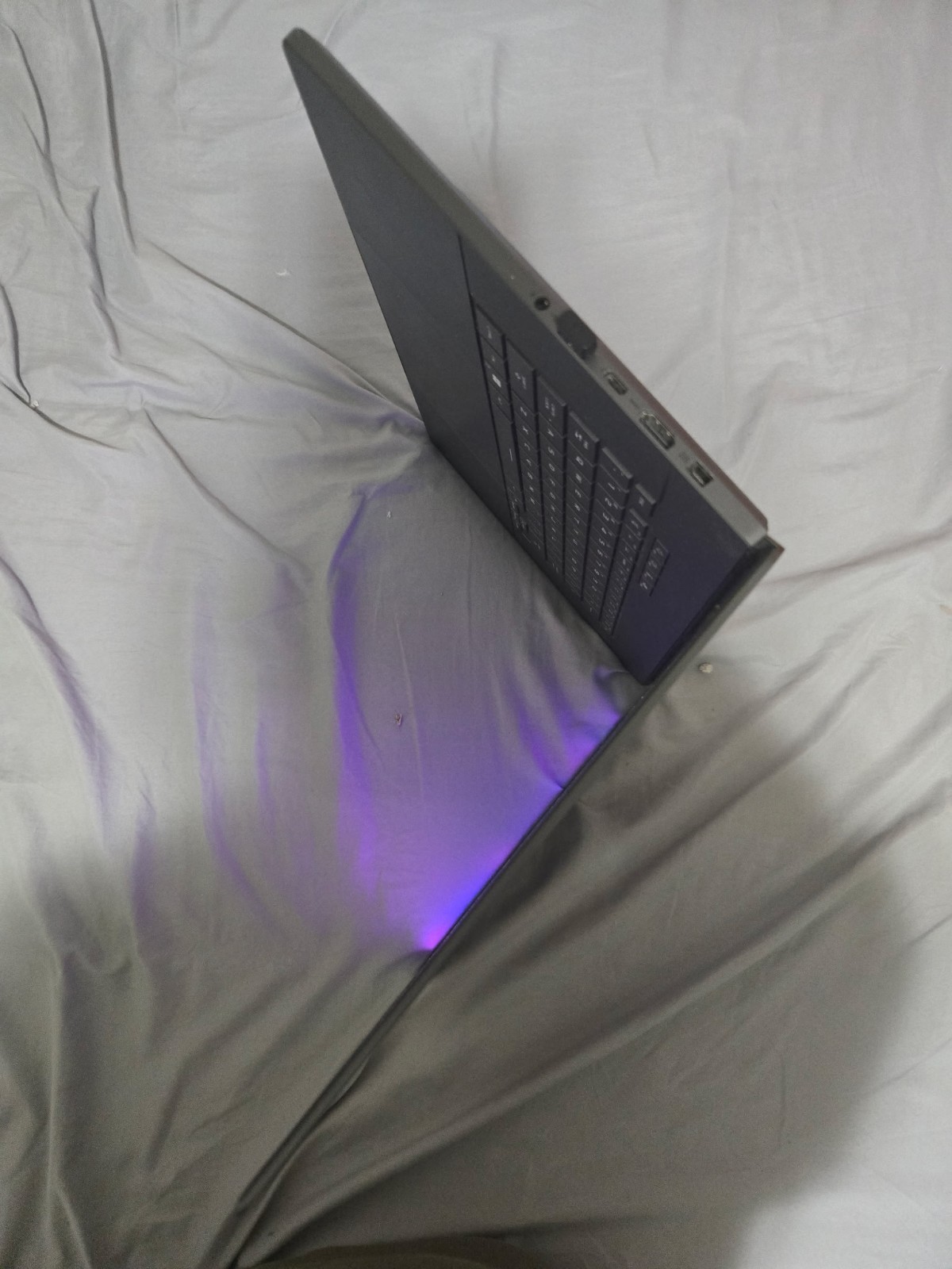 ASUS ROG Zephyrus G16 16″ (1TB SSD, Intel Core i7 13th Gen., 4.90GHz, 16GB,…