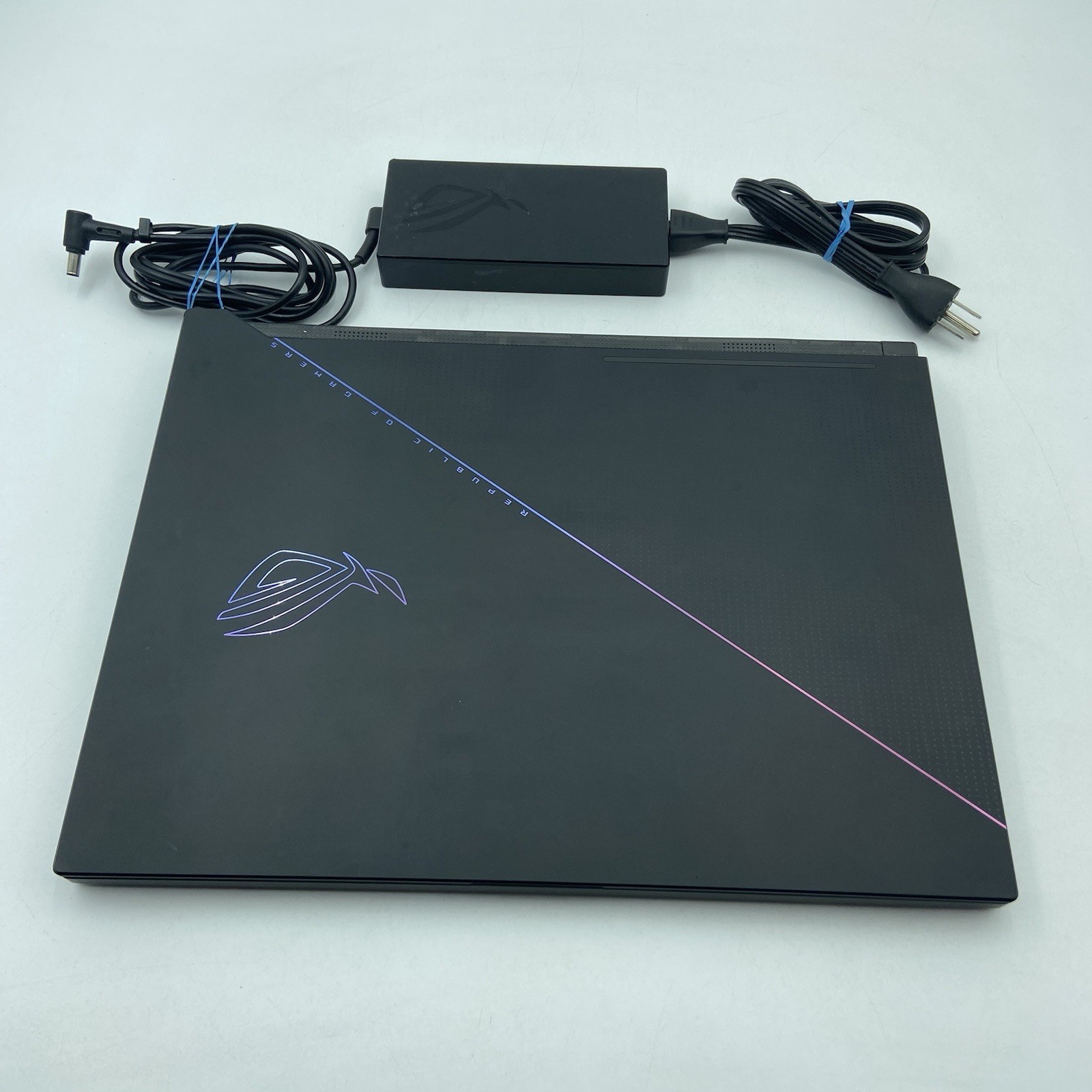 ASUS ROG Zephyrus Duo 16″ QHD+ AMD Ryzen 9 7945HX 32GB RAM 2TB SSD RTX 4090 W11H