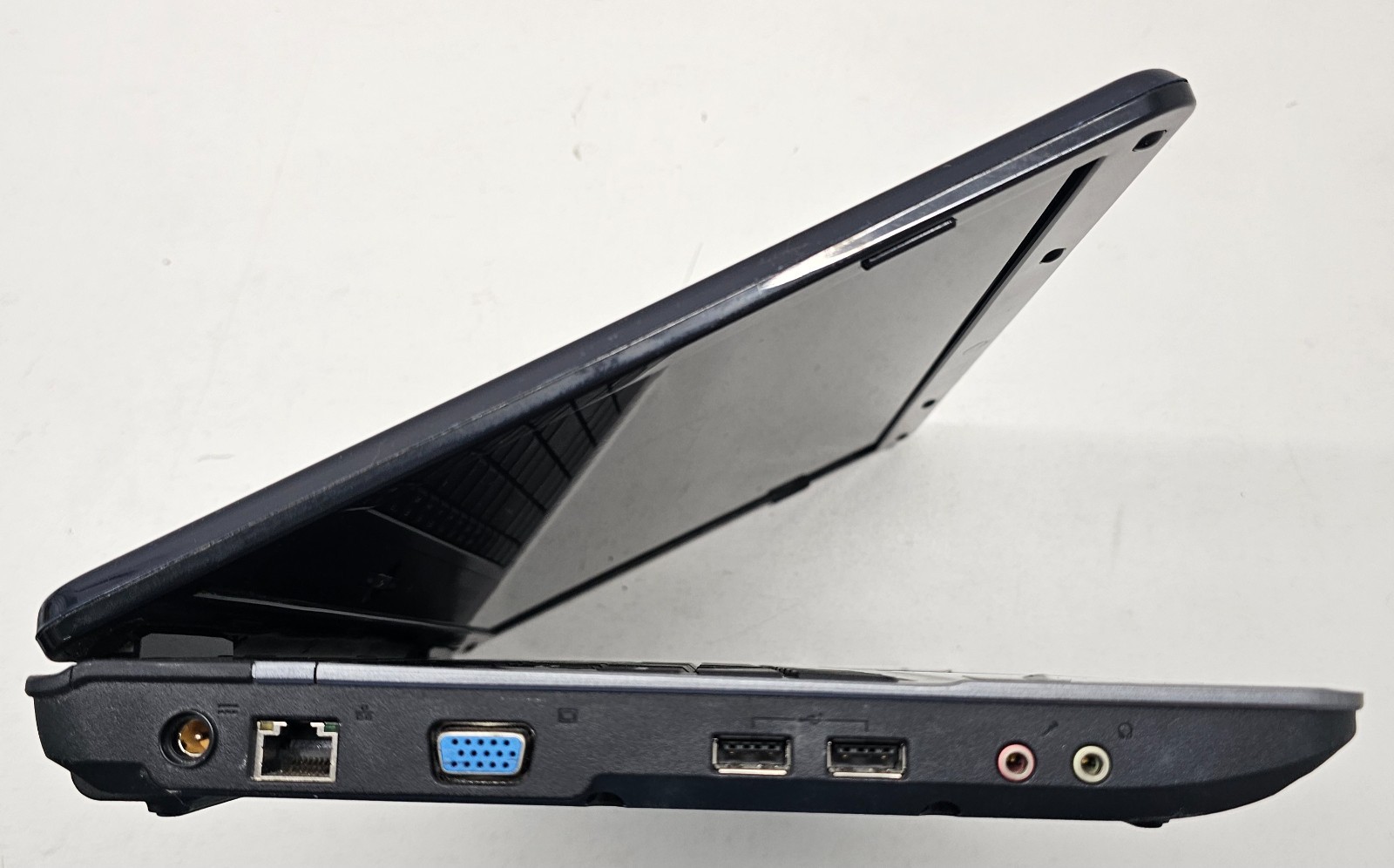 Acer Aspire 5532-5535 15.6″ Laptop AMD Athlon 64 TF-20 NO RAM/HD/OS/POWER (FL)