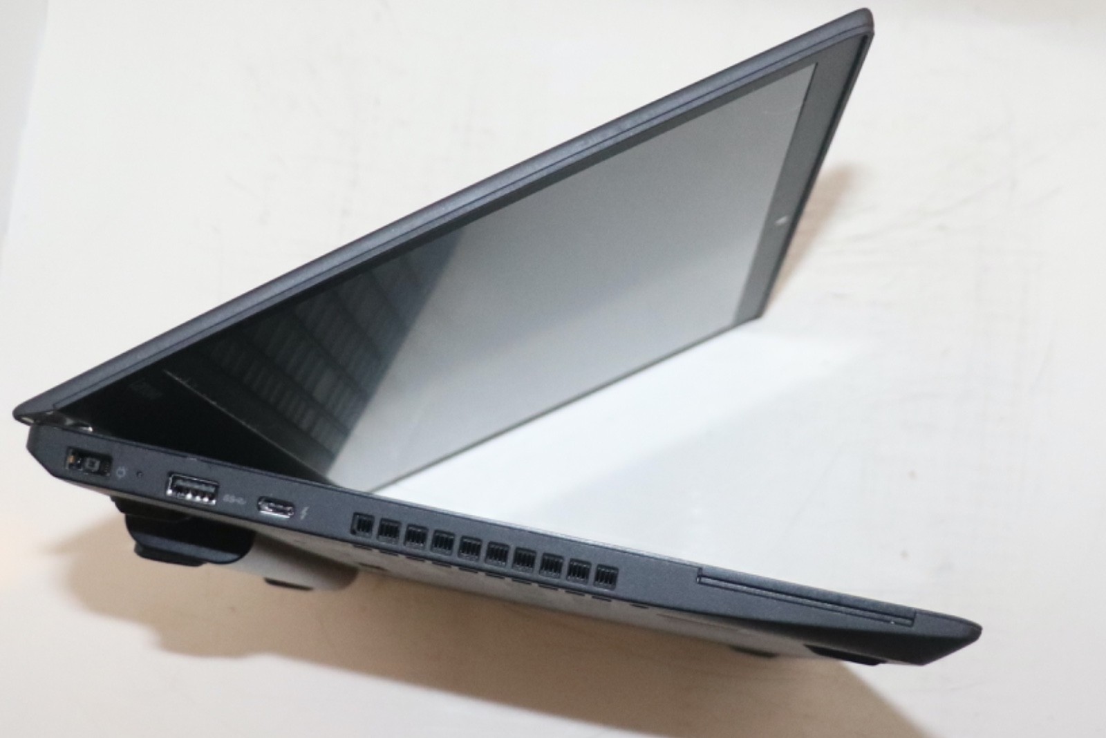 Lenovo ThinkPad T570 Intel core i5@2.40GHz|16GBRAM|256GBSSD|WIN 11.PRO|Webcam|