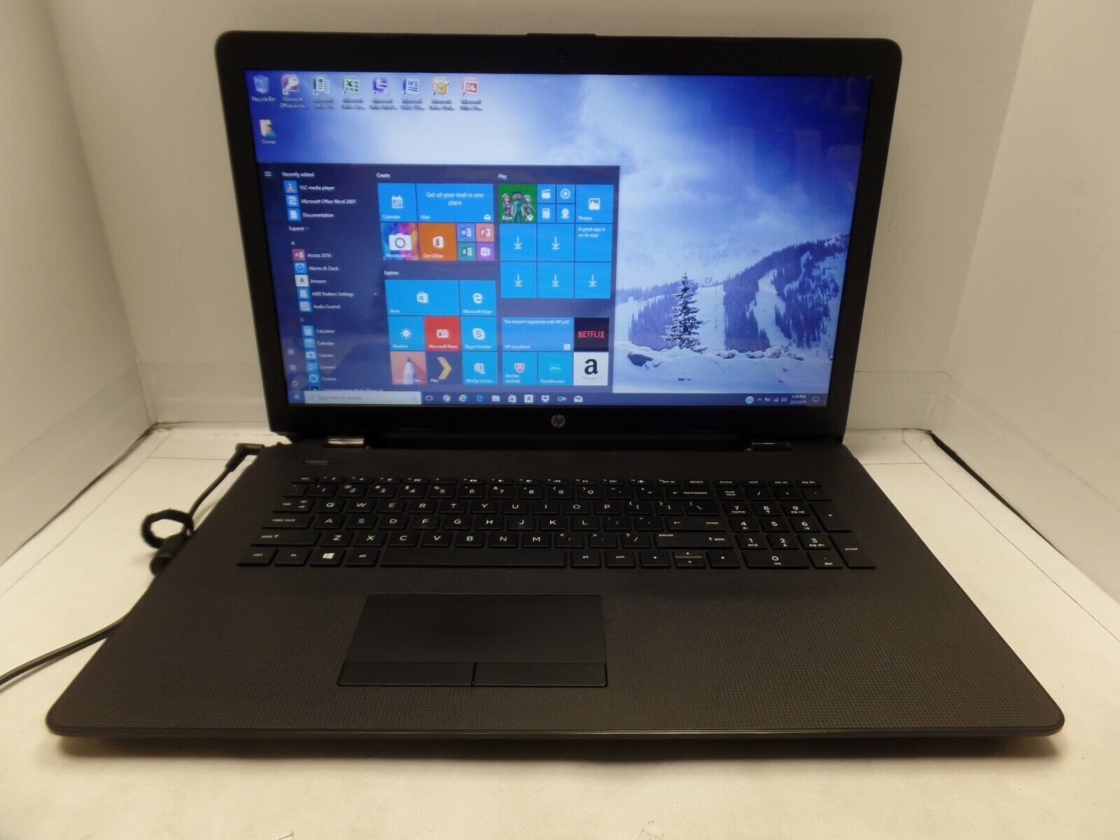 17″ HP 17-AK061NR 3.0GHz AMD A9-9420 8GB 1TB WIN 10 **COSMETIC DAMAGE**