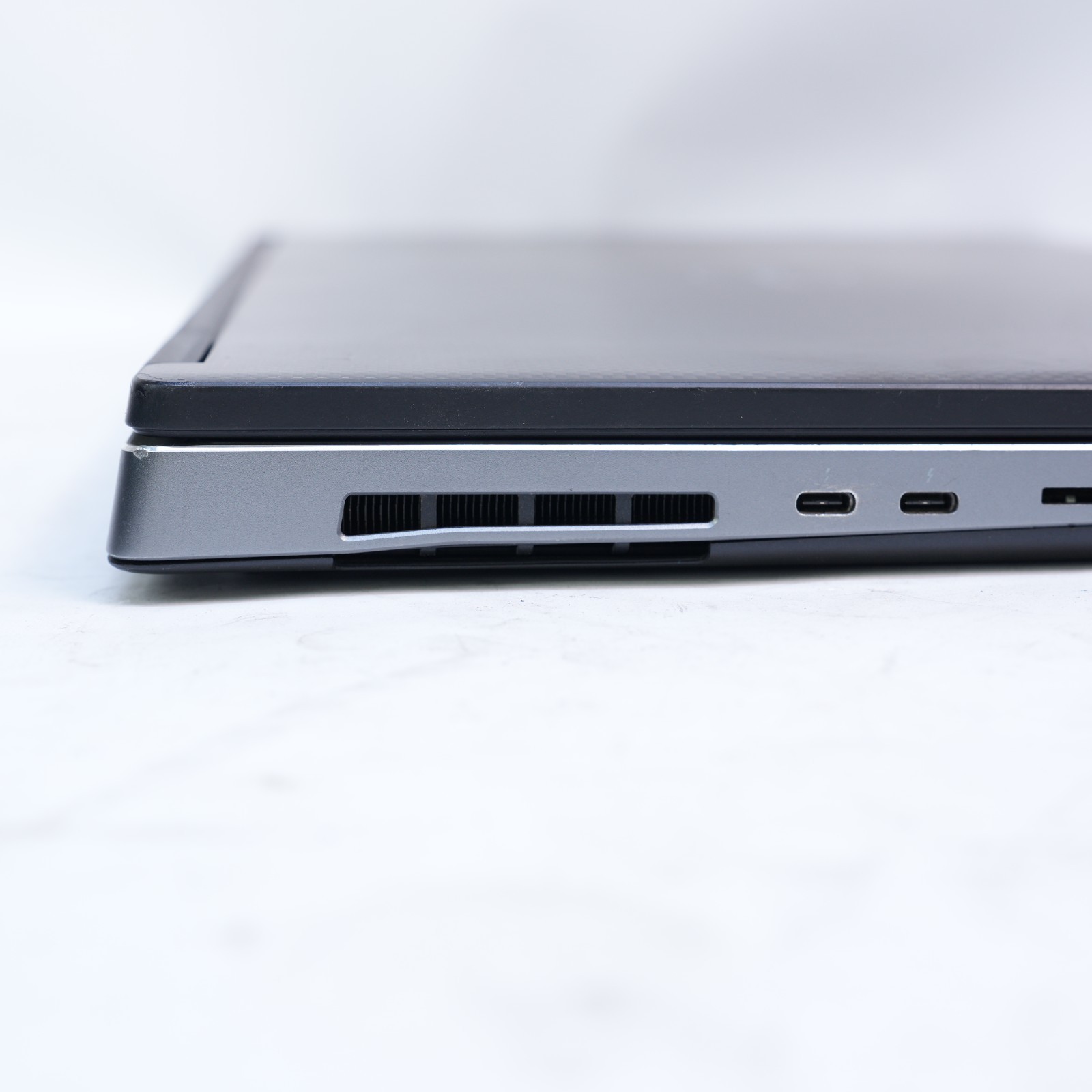Dell Precision 17.3″ 7730 i9-8950HK 32GB RAM,Quadro P4200 8GB !!*READ*!! T12-C8