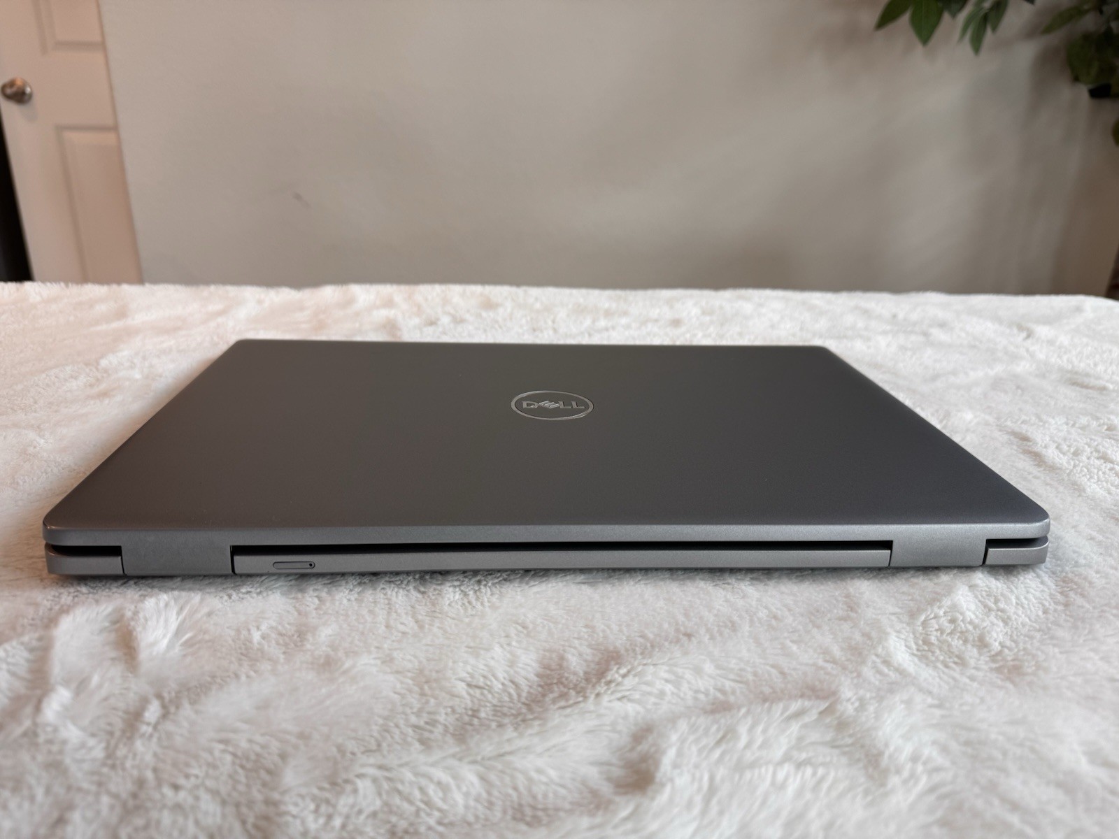 Dell Latitude 5540 15.6 Gray FHD 1.8 GHz i7-1355U 16GB 512GB SSD Win11P