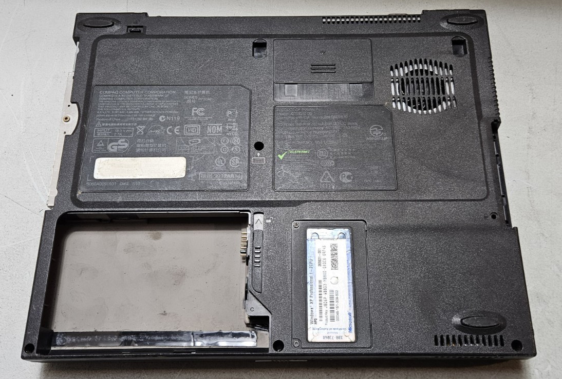 Compaq Evo N610c – Pentium 4 – For Parts Only – No AC Adapter – No HDD