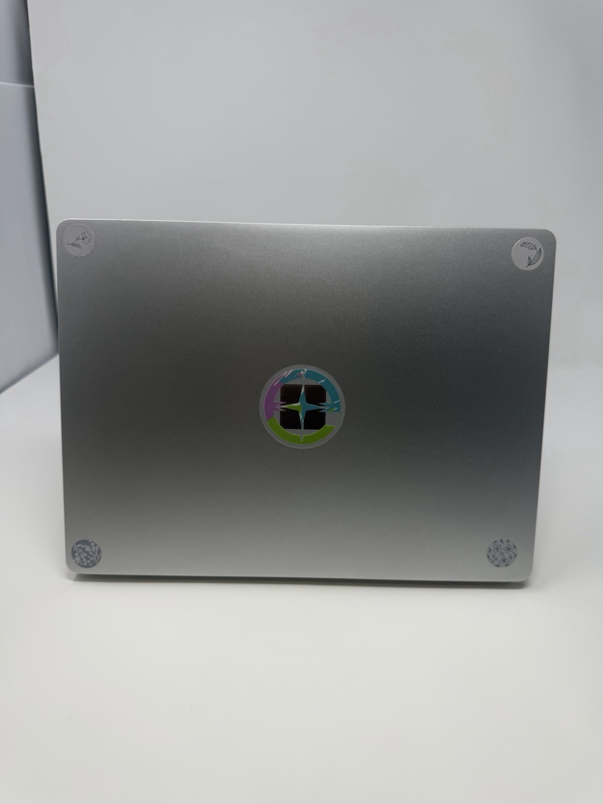 Microsoft Surface Laptop Go 12.4″ i5-1035G1 1.0GHz 16GB RAM 256GB SSD, Good